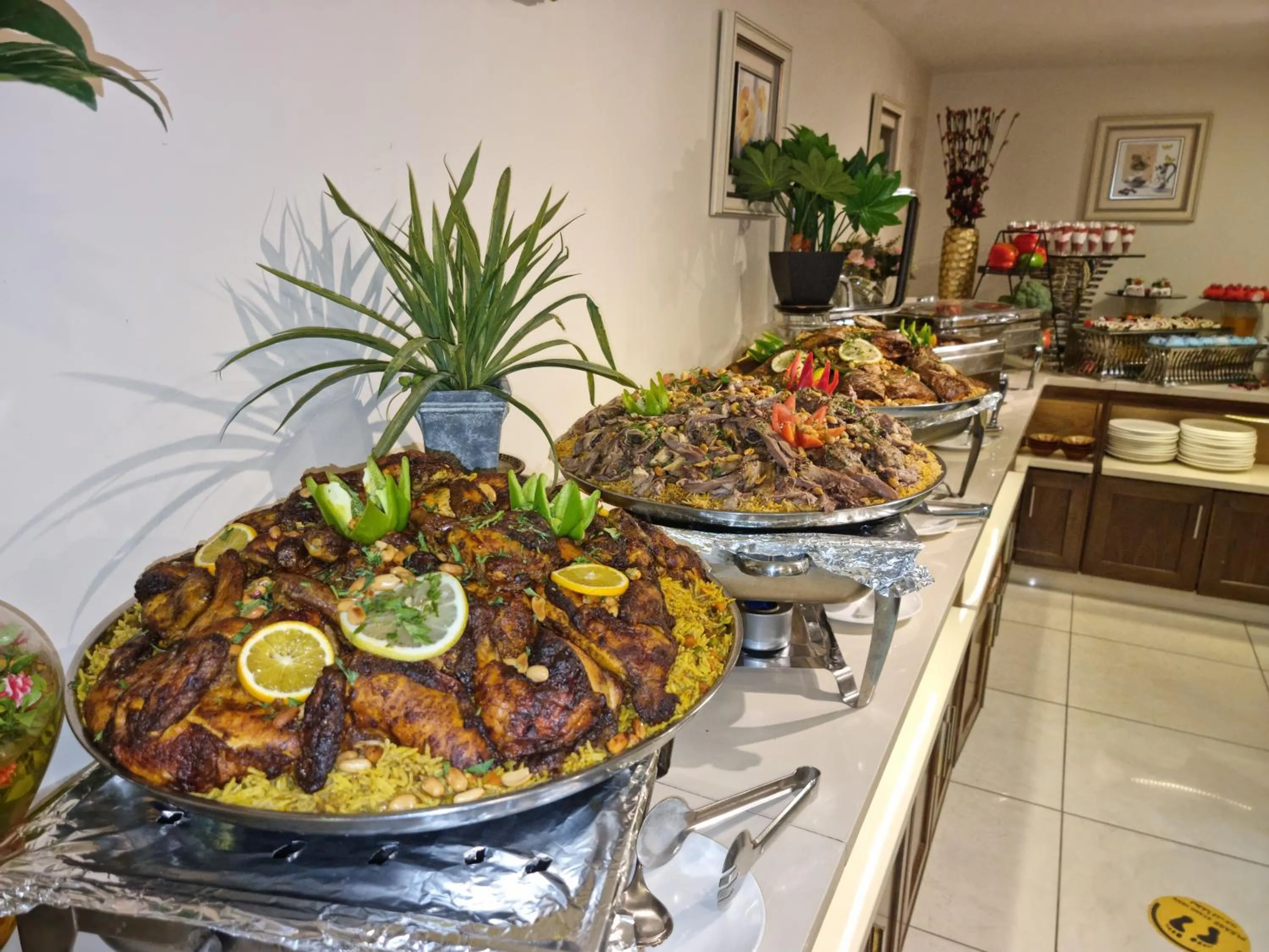 Restaurant/places to eat in City Tower Hotel