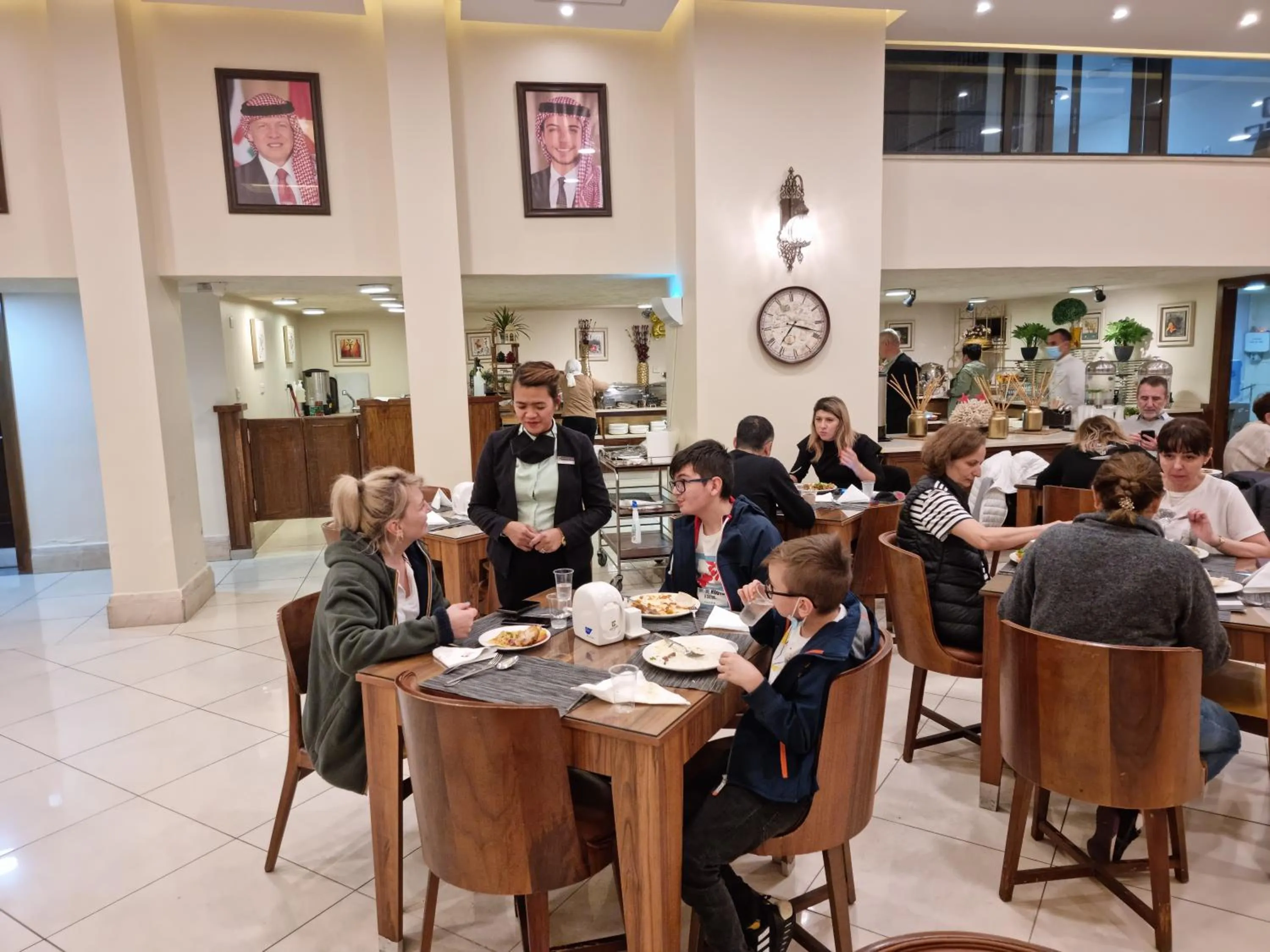 Restaurant/places to eat in City Tower Hotel