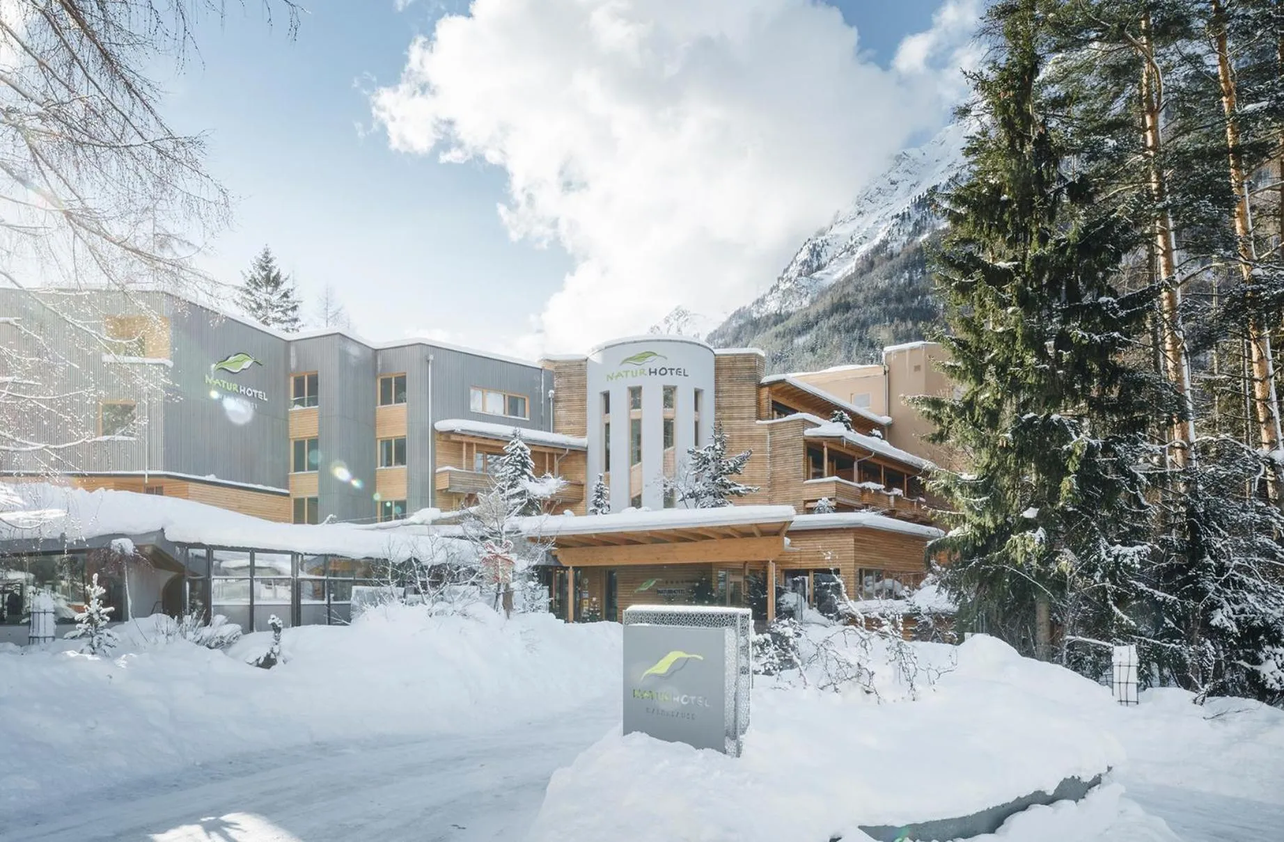 Facade/entrance in Naturhotel Waldklause