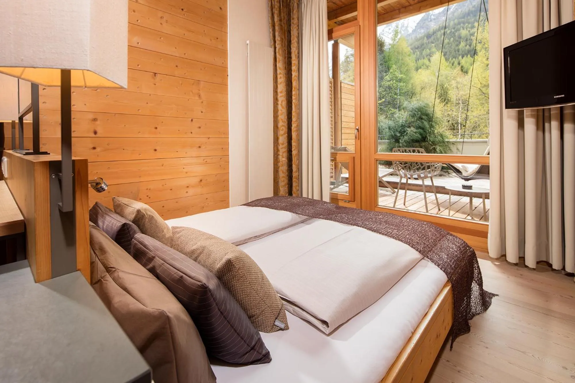 Mountain view, Bed in Naturhotel Waldklause