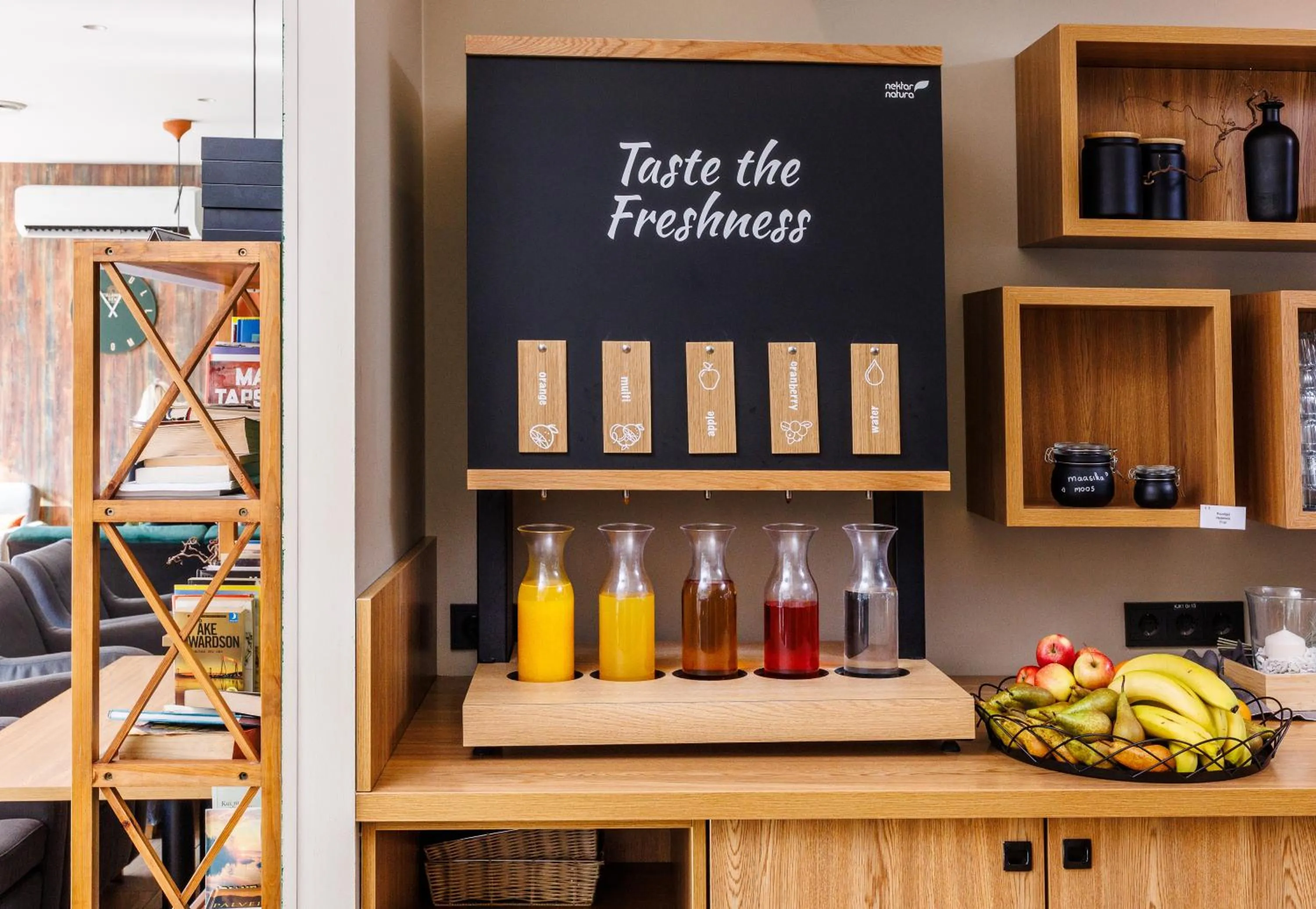 Restaurant/places to eat in Go Hotel Shnelli