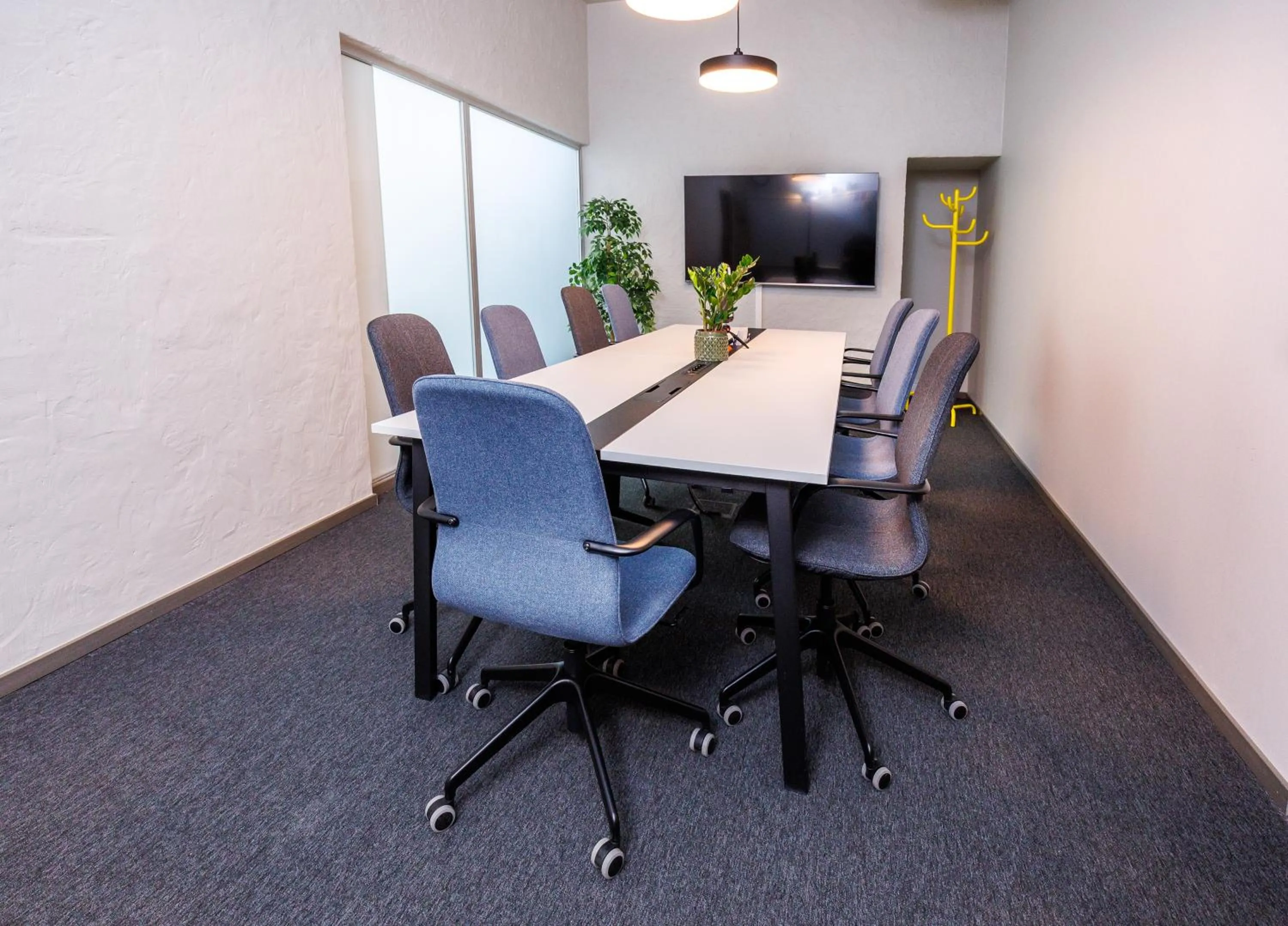 TV and multimedia in Go Hotel Shnelli