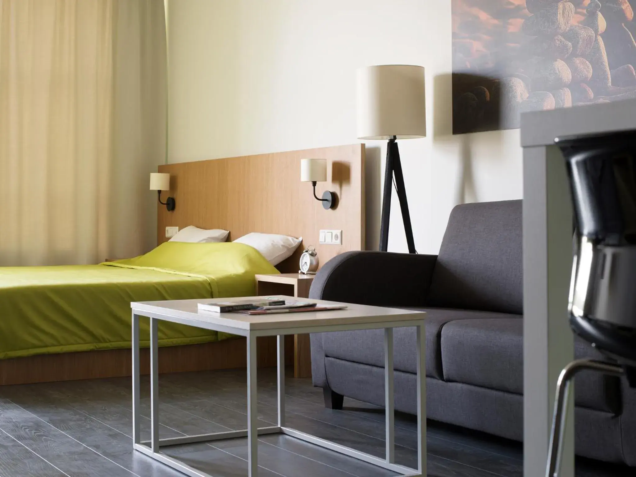 Communal lounge/ TV room, Bed in Go Hotel Shnelli Communal lounge/ TV room, Bed in Go Hotel Shnelli