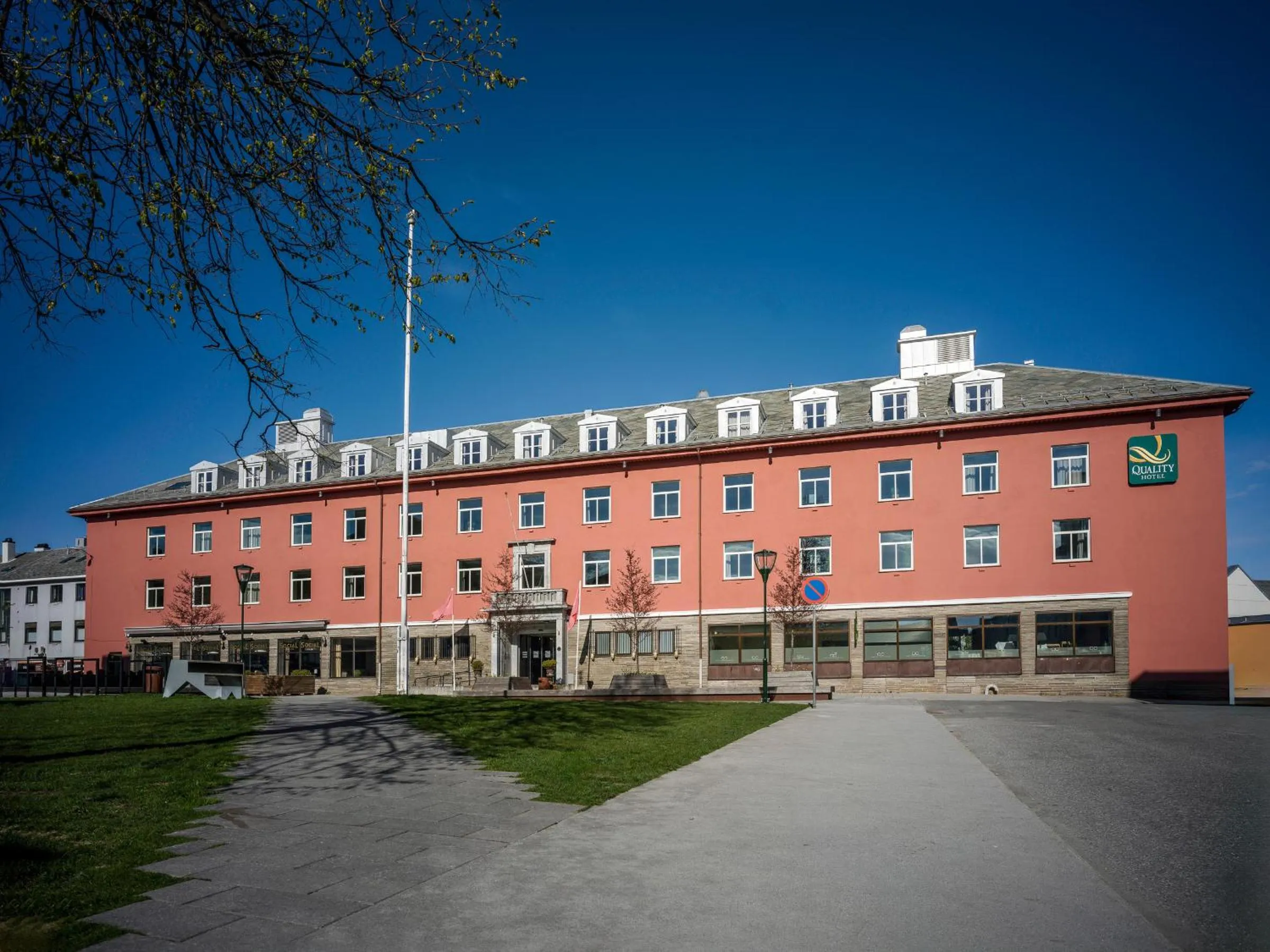 Facade/entrance in Quality Hotel Grand Kristiansund