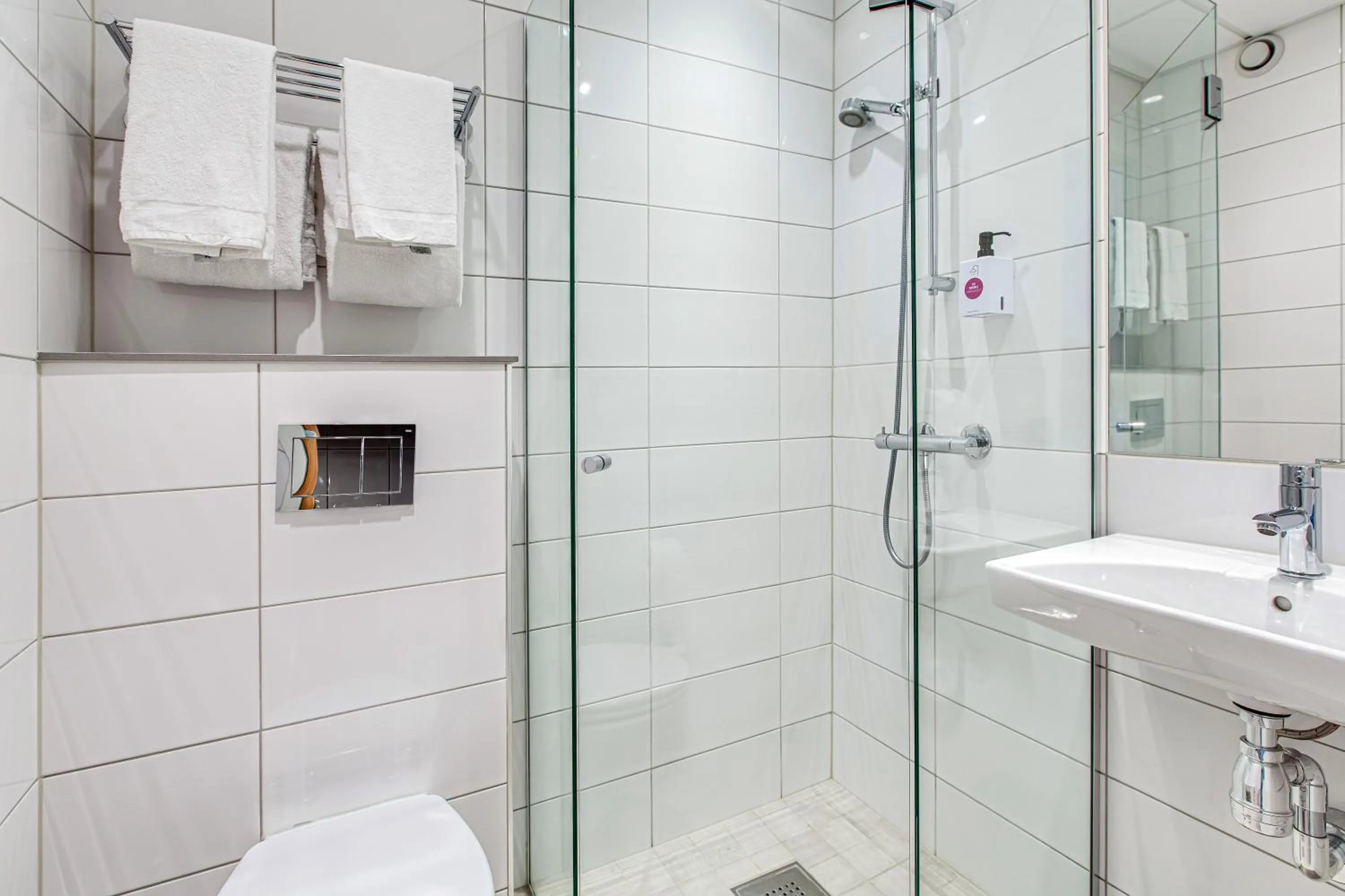 Shower in Quality Hotel Grand Kristiansund