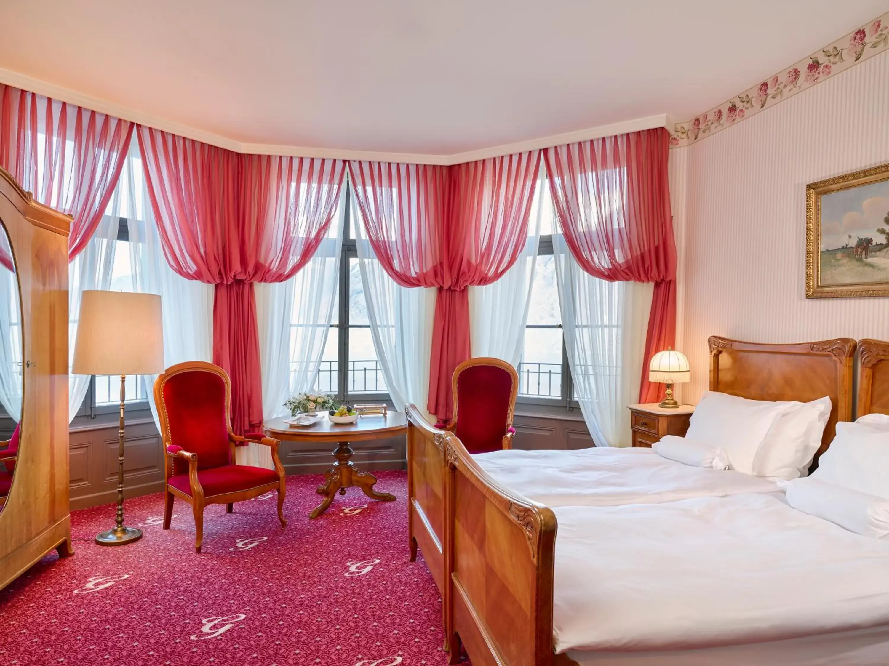 Elegant Suite in Grandhotel Giessbach Elegant Suite in Grandhotel Giessbach