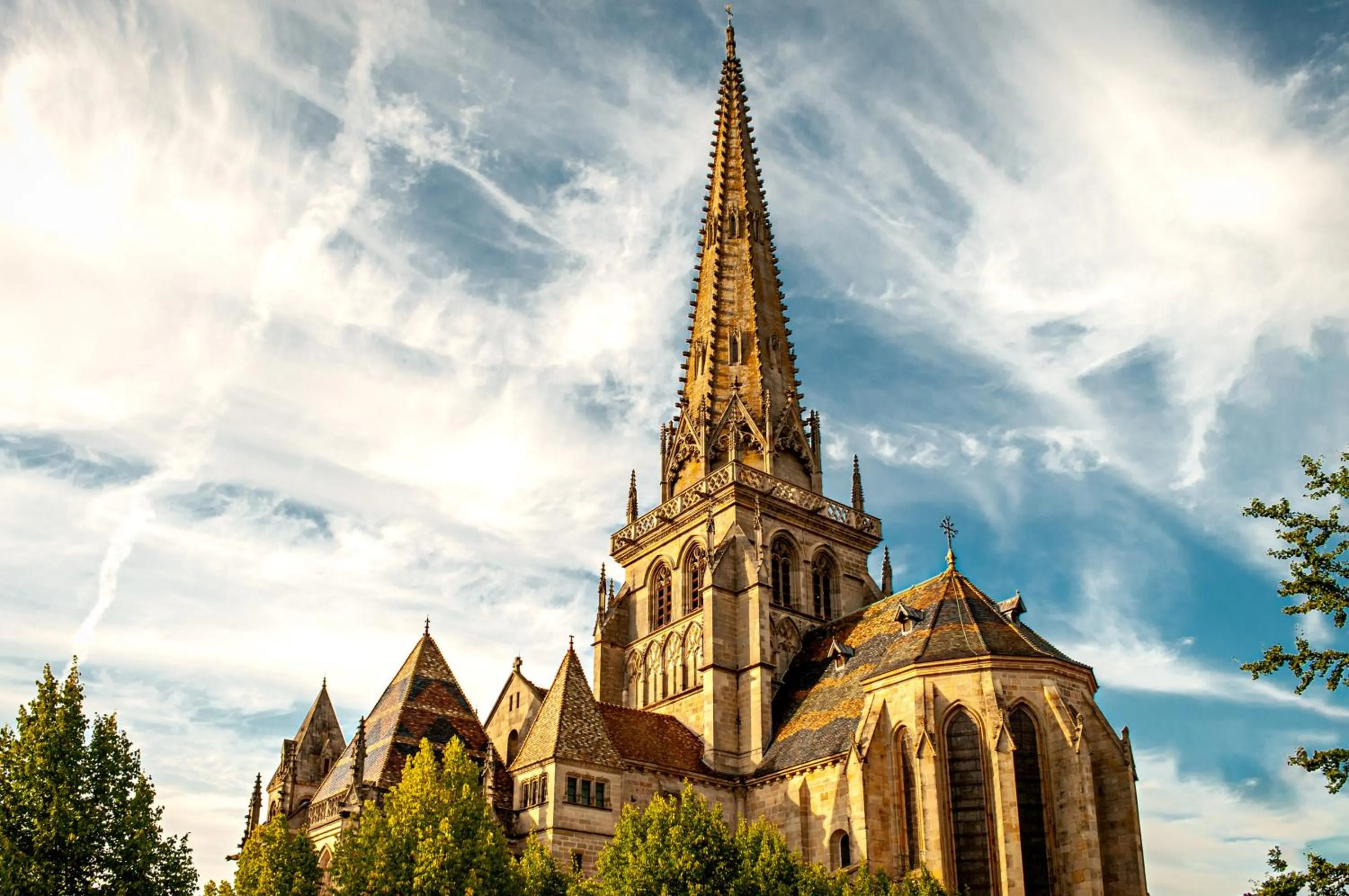 Nearby landmark in Contact Hôtel du Commerce et son restaurant Côte à Côte