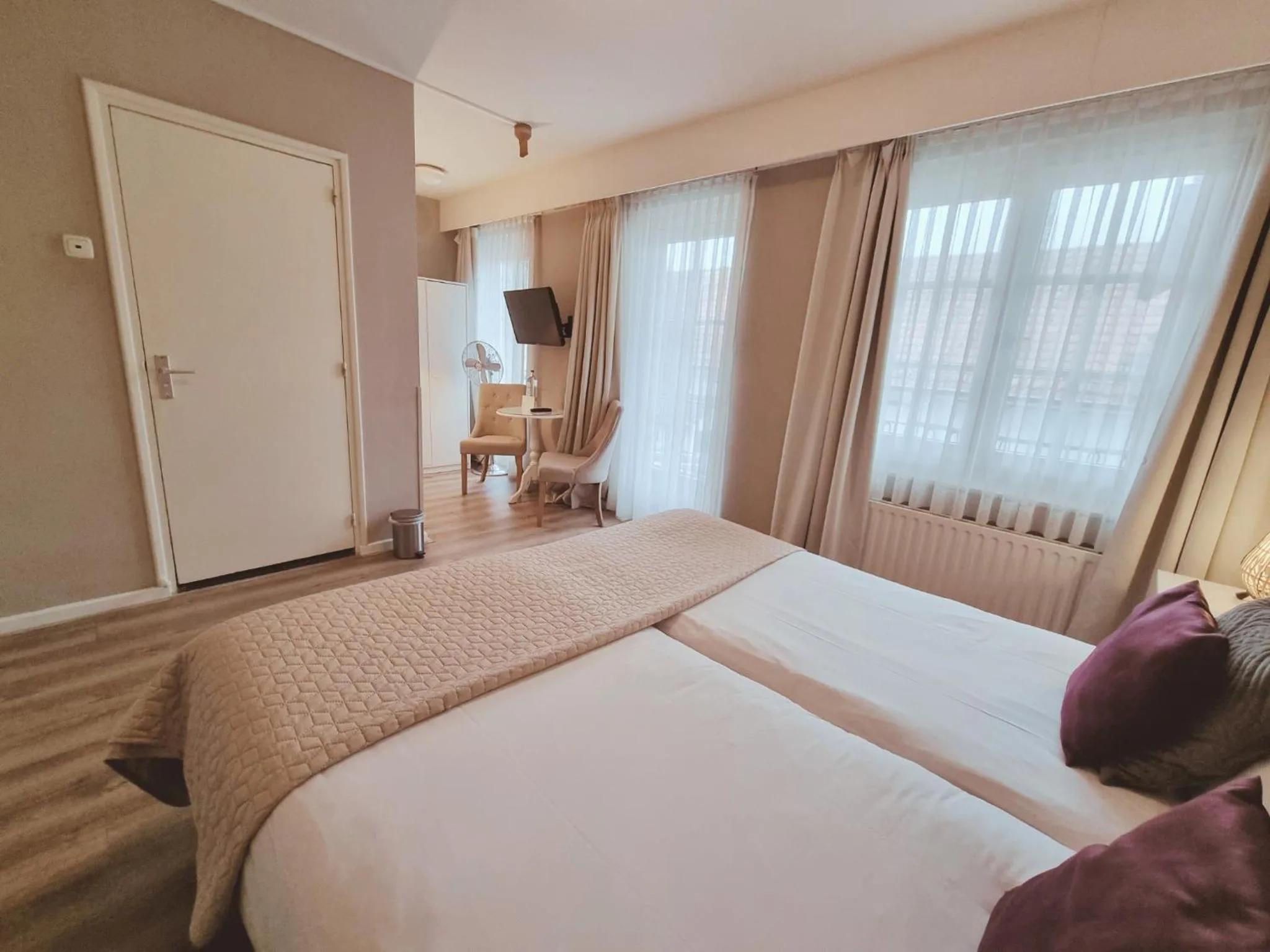 Photo of the whole room, Bed in Hotel Brull