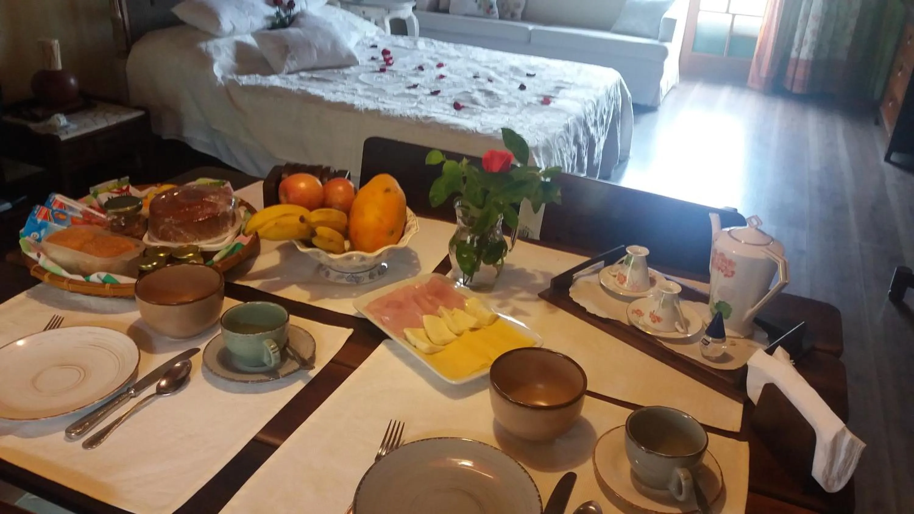 Breakfast, Bed in Be Hospedagem