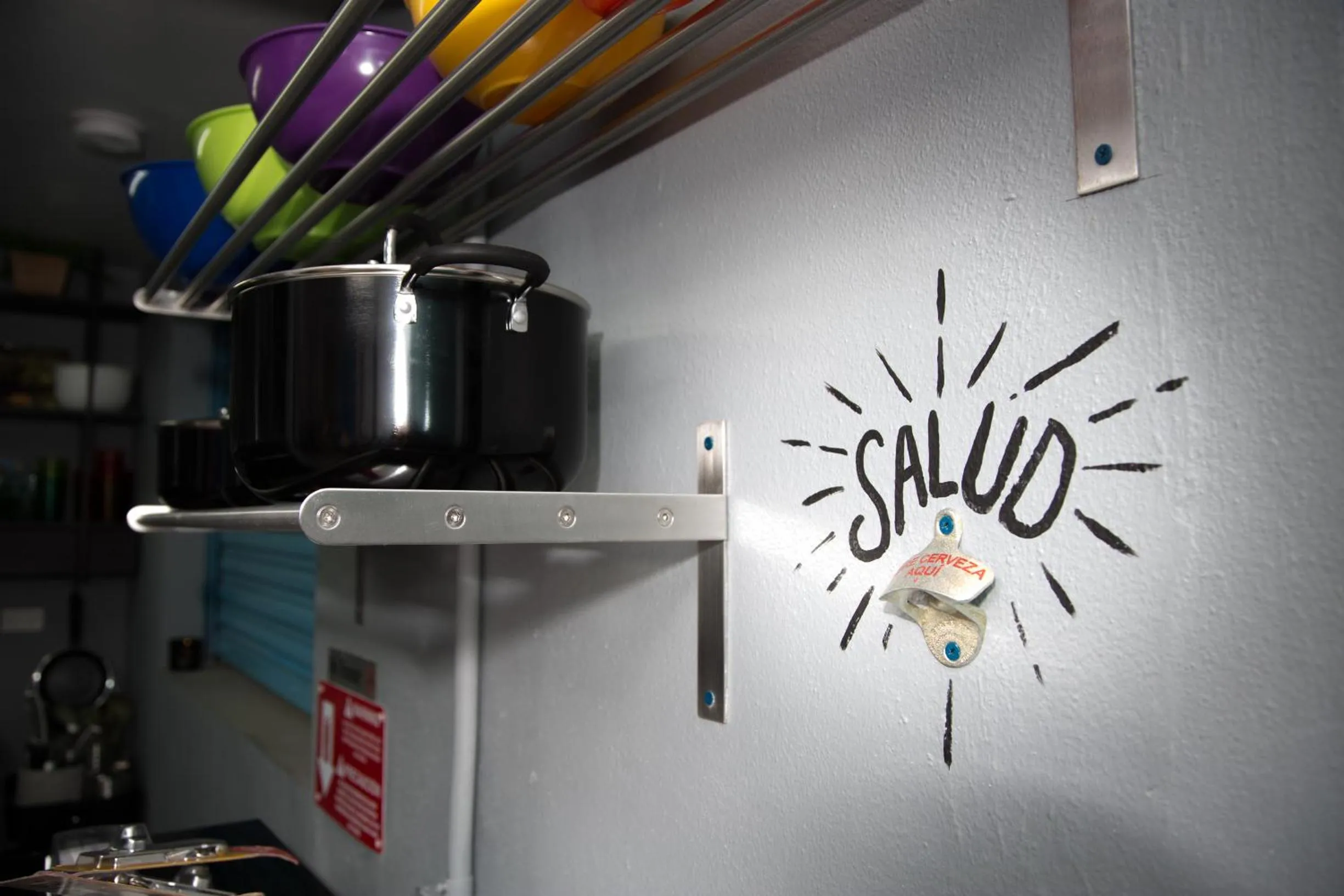 Communal kitchen in Nomada Urban Beach Hostel- Calle Loiza