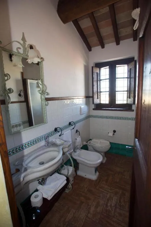 Bathroom in Terre Del Cantico Country House