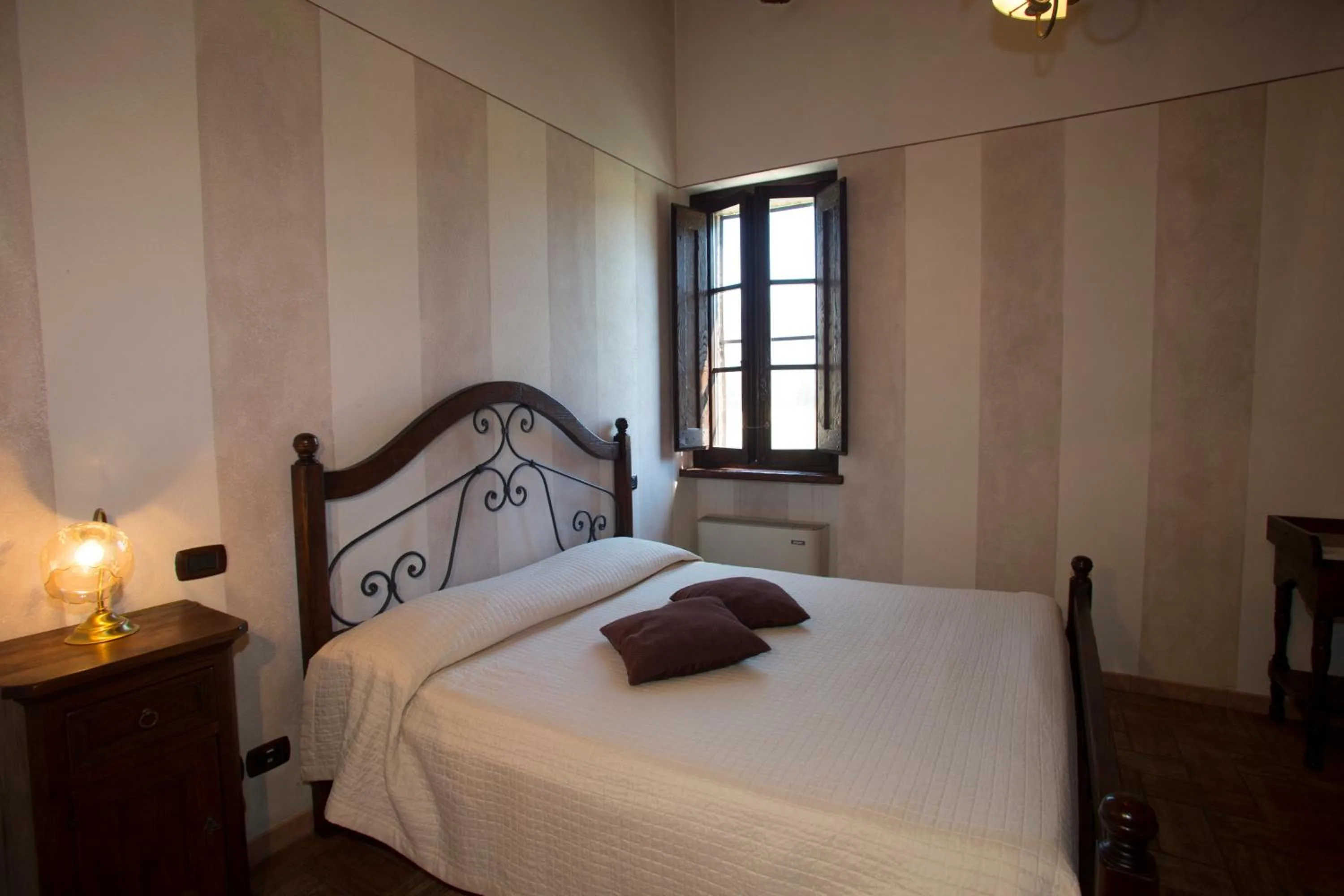 Bed in Terre Del Cantico Country House