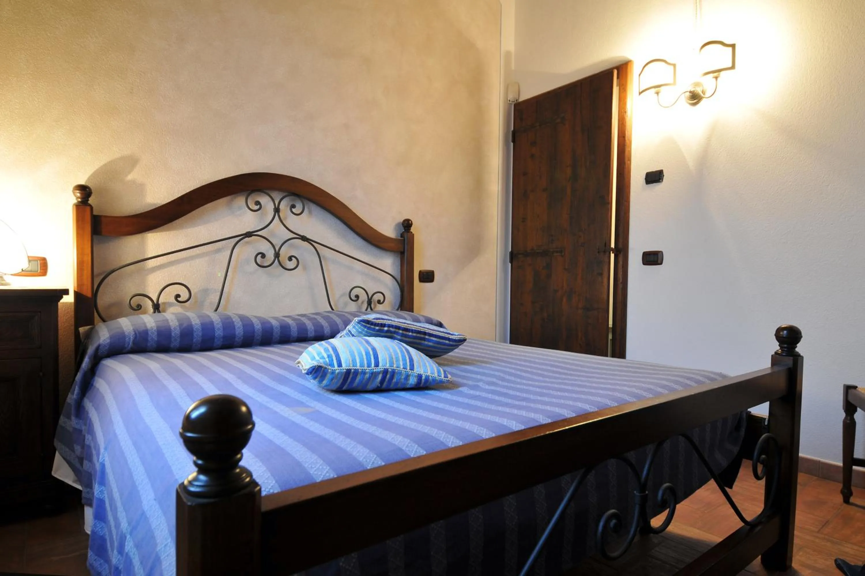 Bed in Terre Del Cantico Country House