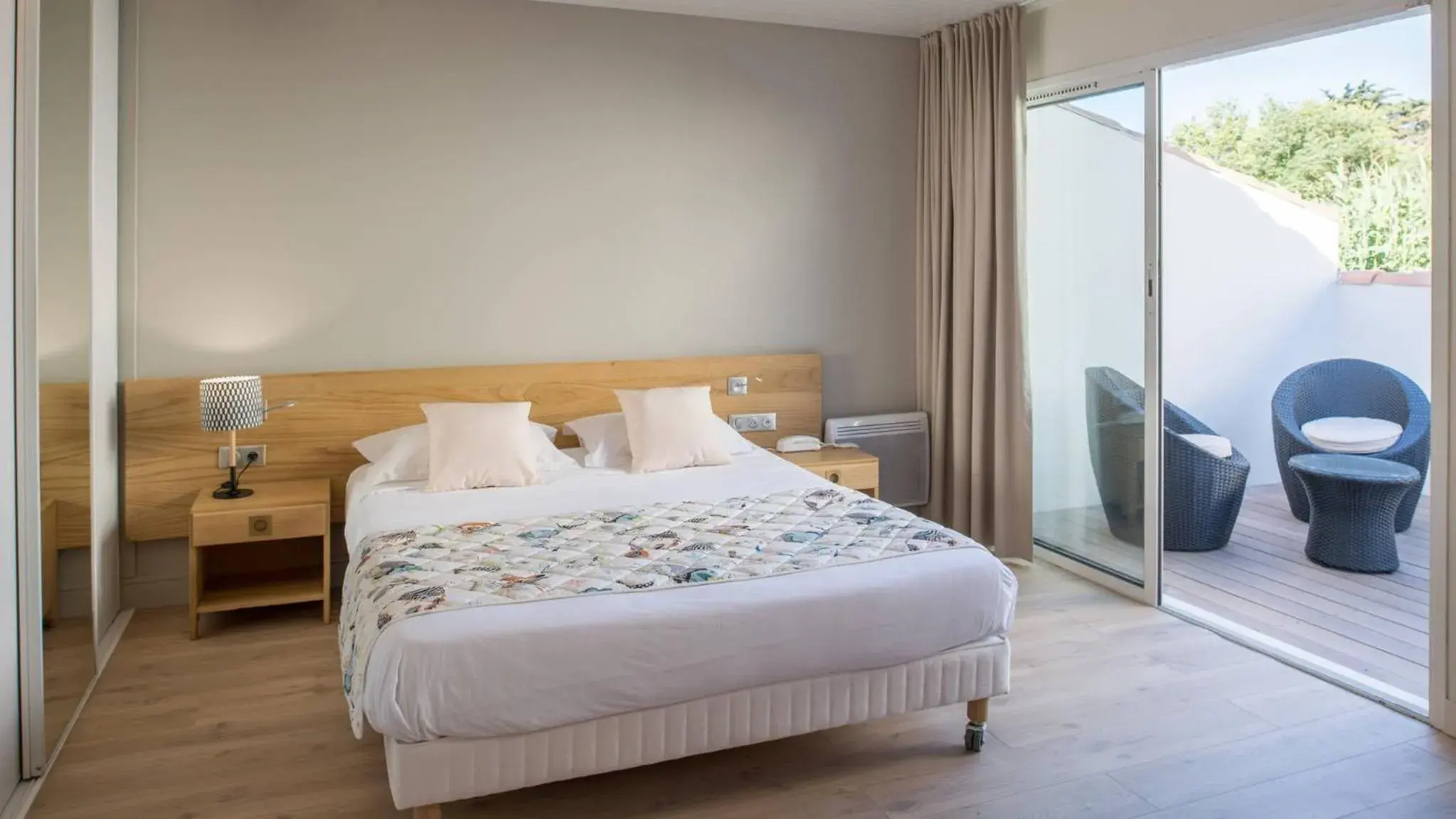 Comfort Double Room in Hôtel Les Grenettes Comfort Double Room in Hôtel Les Grenettes