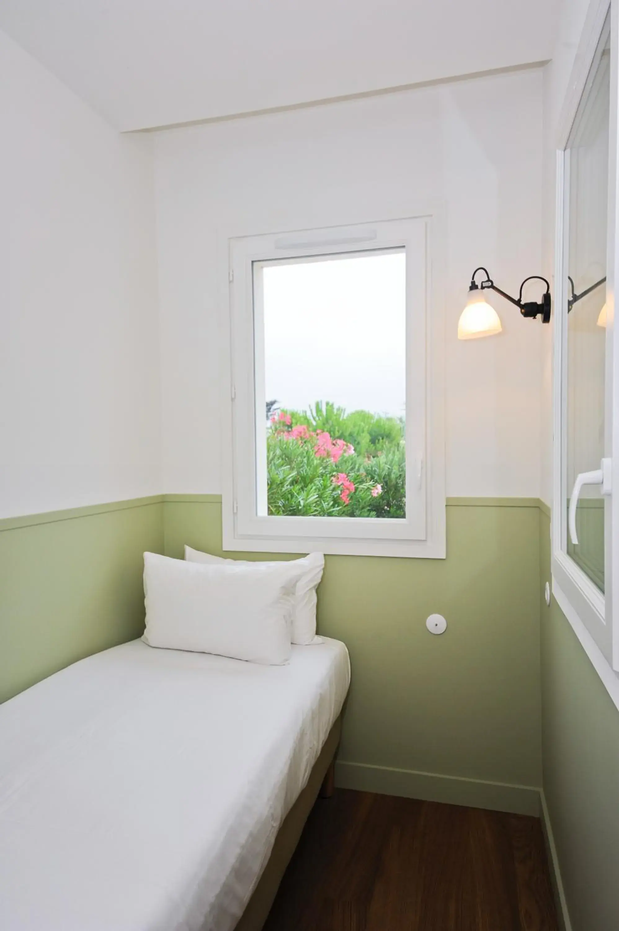 Bed in Hôtel Les Grenettes Bed in Hôtel Les Grenettes