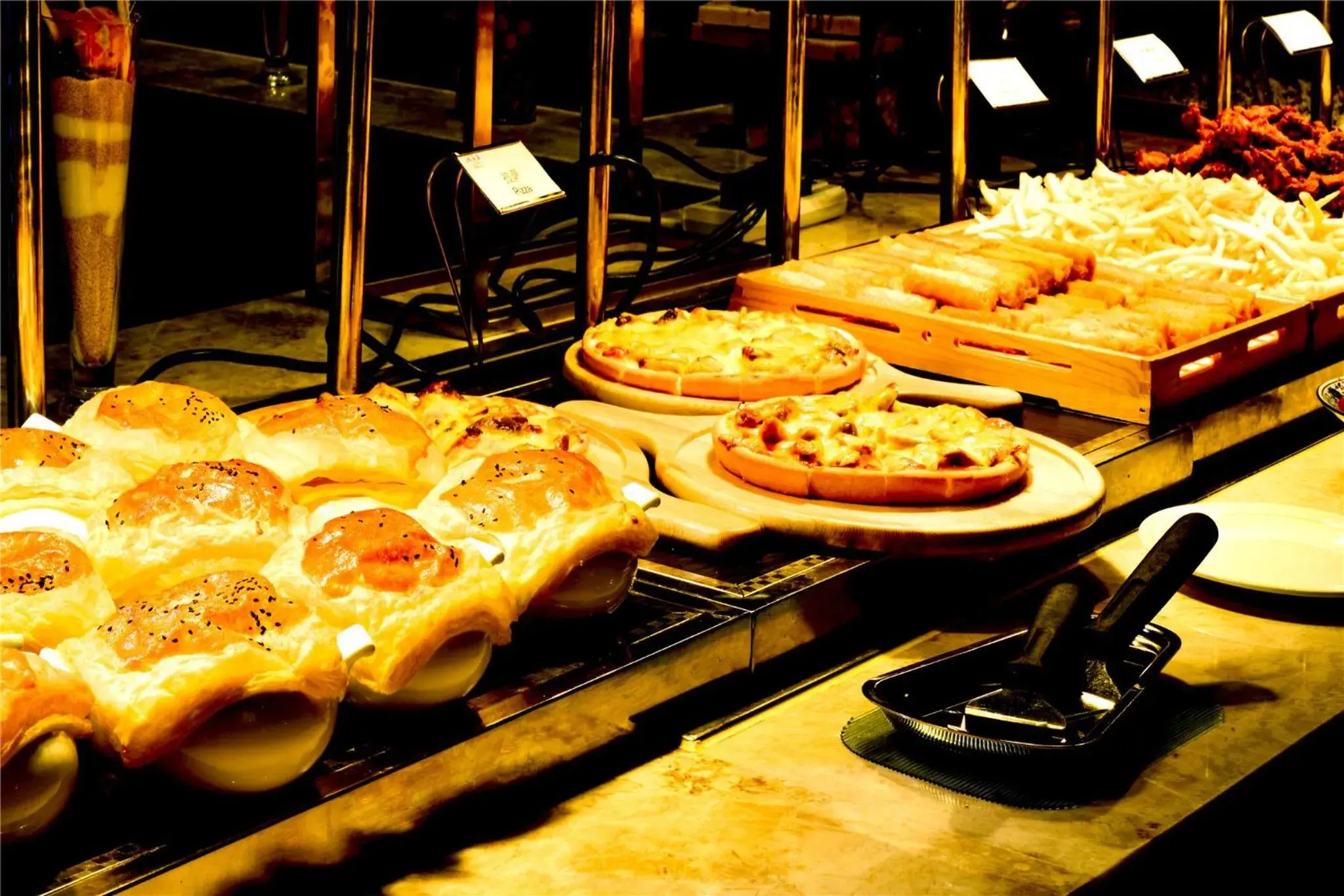 Restaurant/places to eat in Ramada Heze Restaurant/places to eat in Ramada Heze