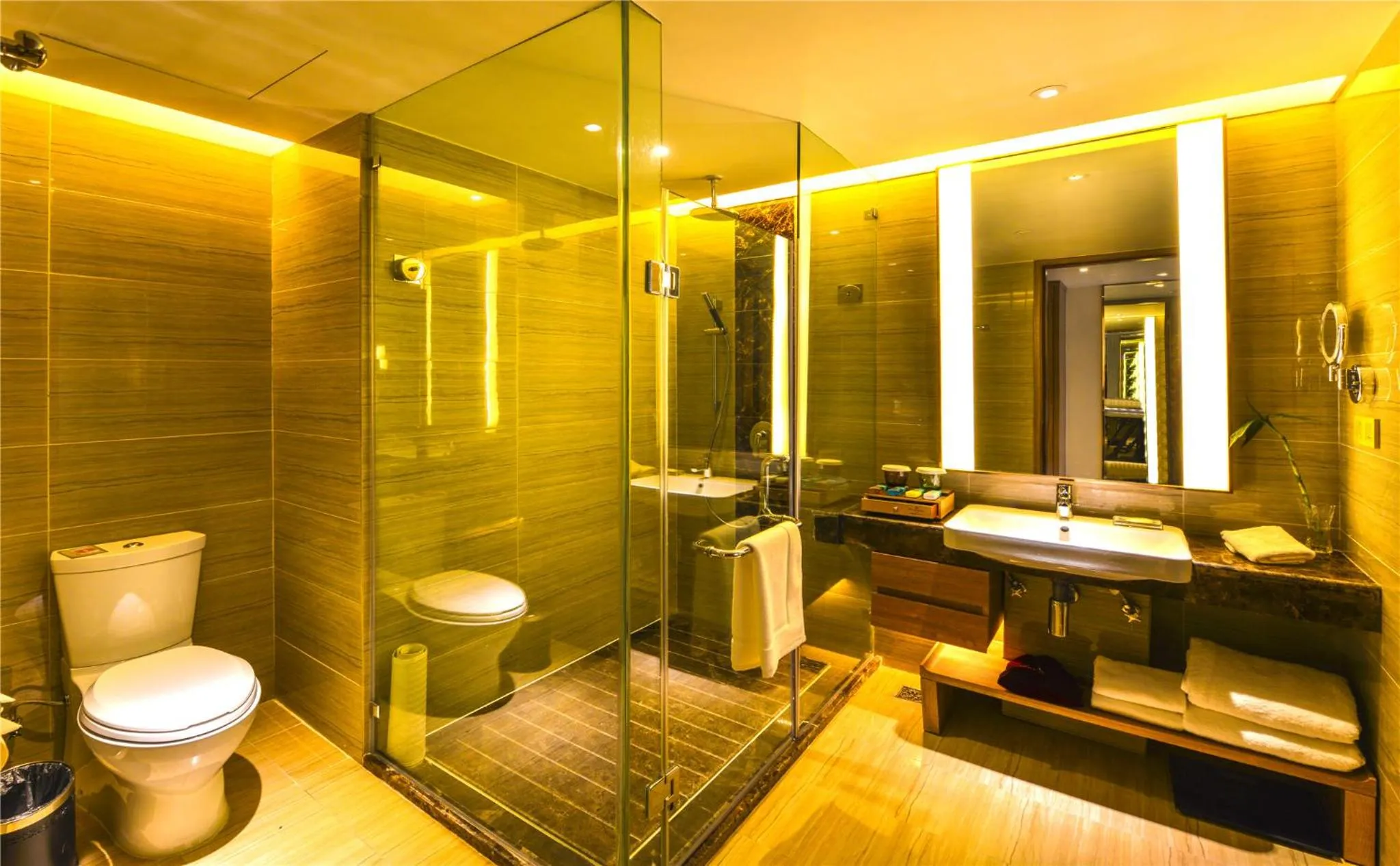 Shower in Ramada Heze