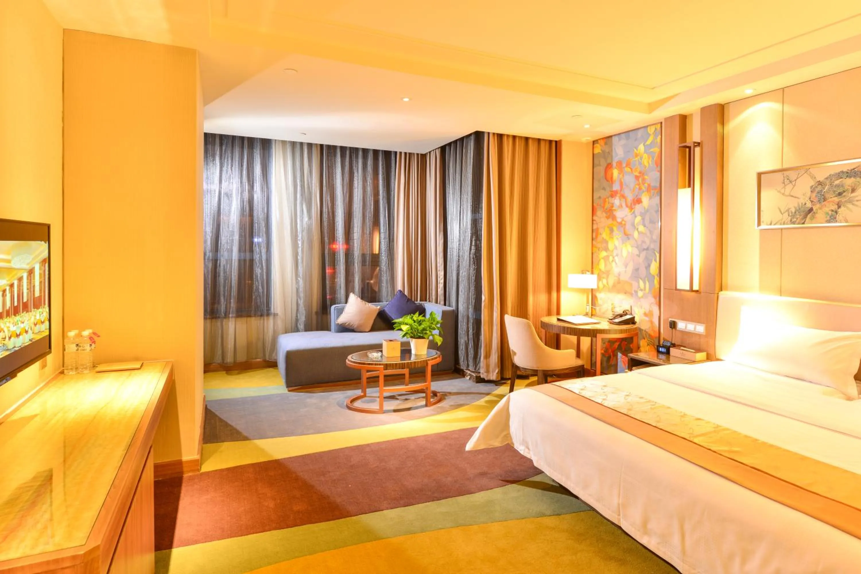 Photo of the whole room, Bed in Ramada Heze