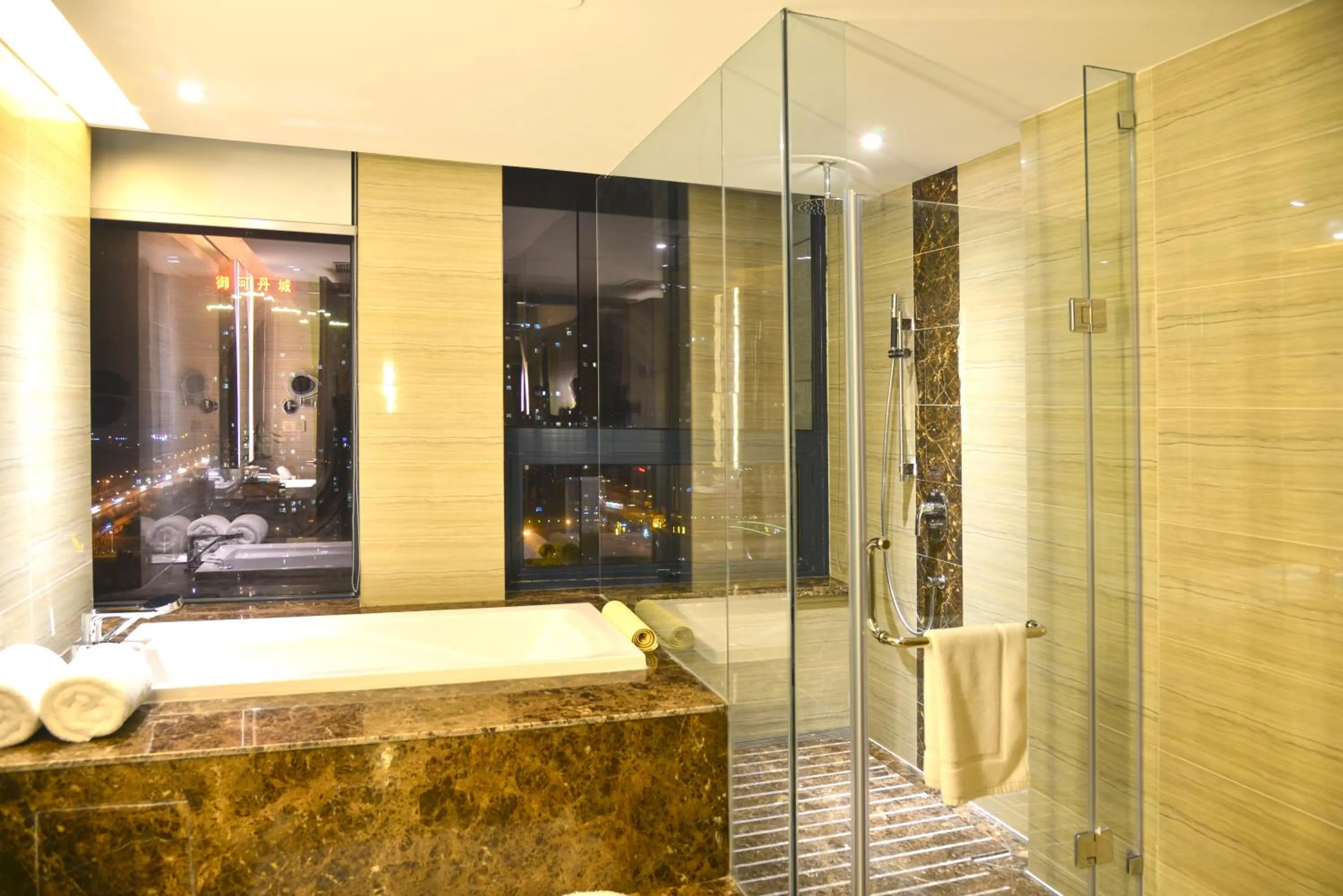 Bathroom in Ramada Heze