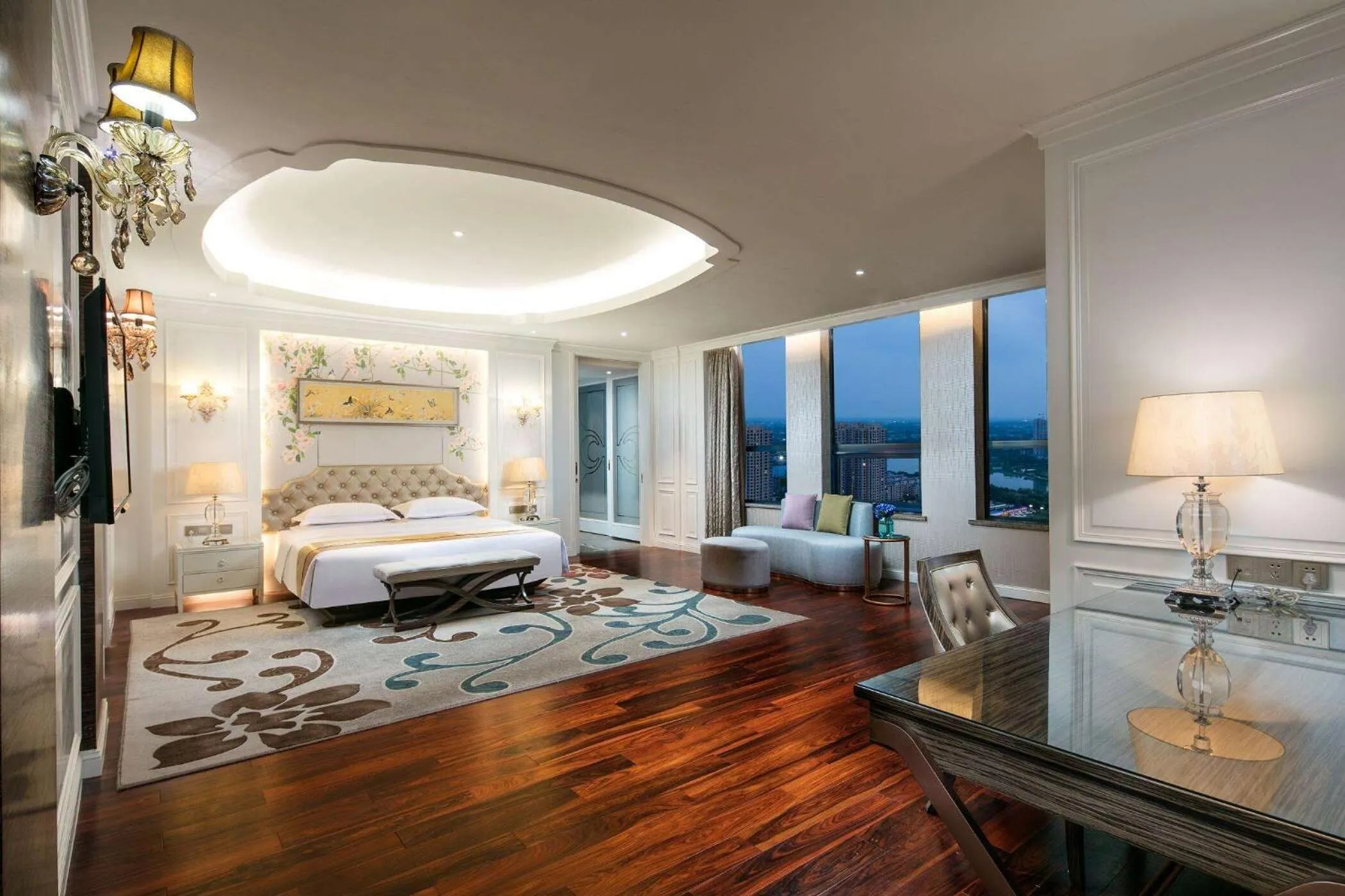 Photo of the whole room, Bed in Ramada Heze