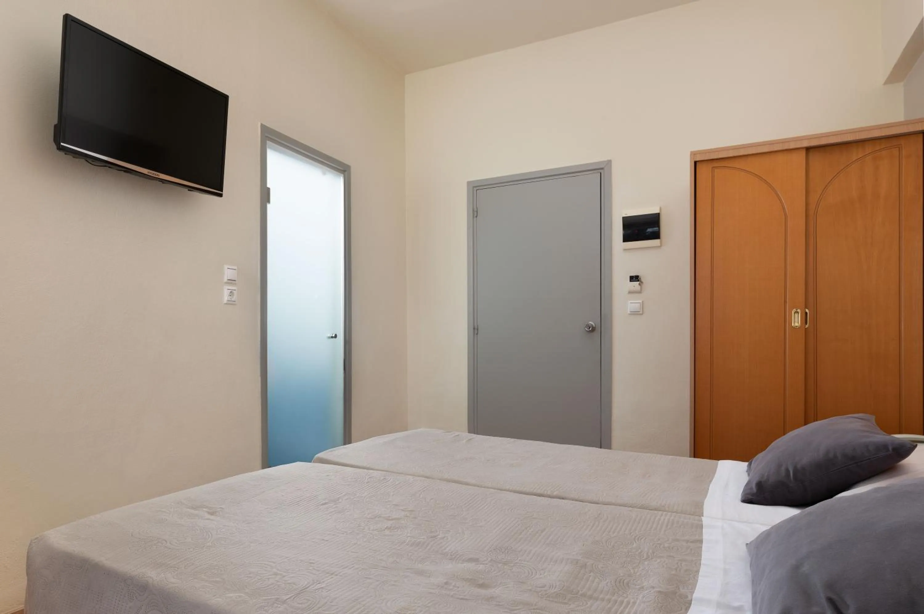 TV and multimedia, Bed in City Plus Rhodes Hotel