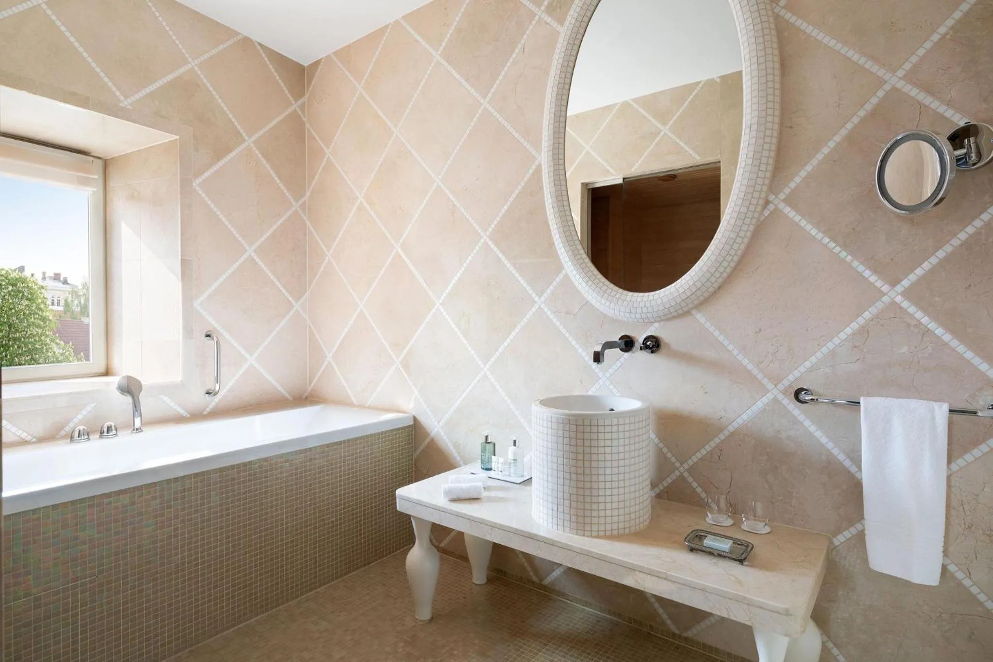 Bathroom in Hotel Telegraaf, Autograph Collection