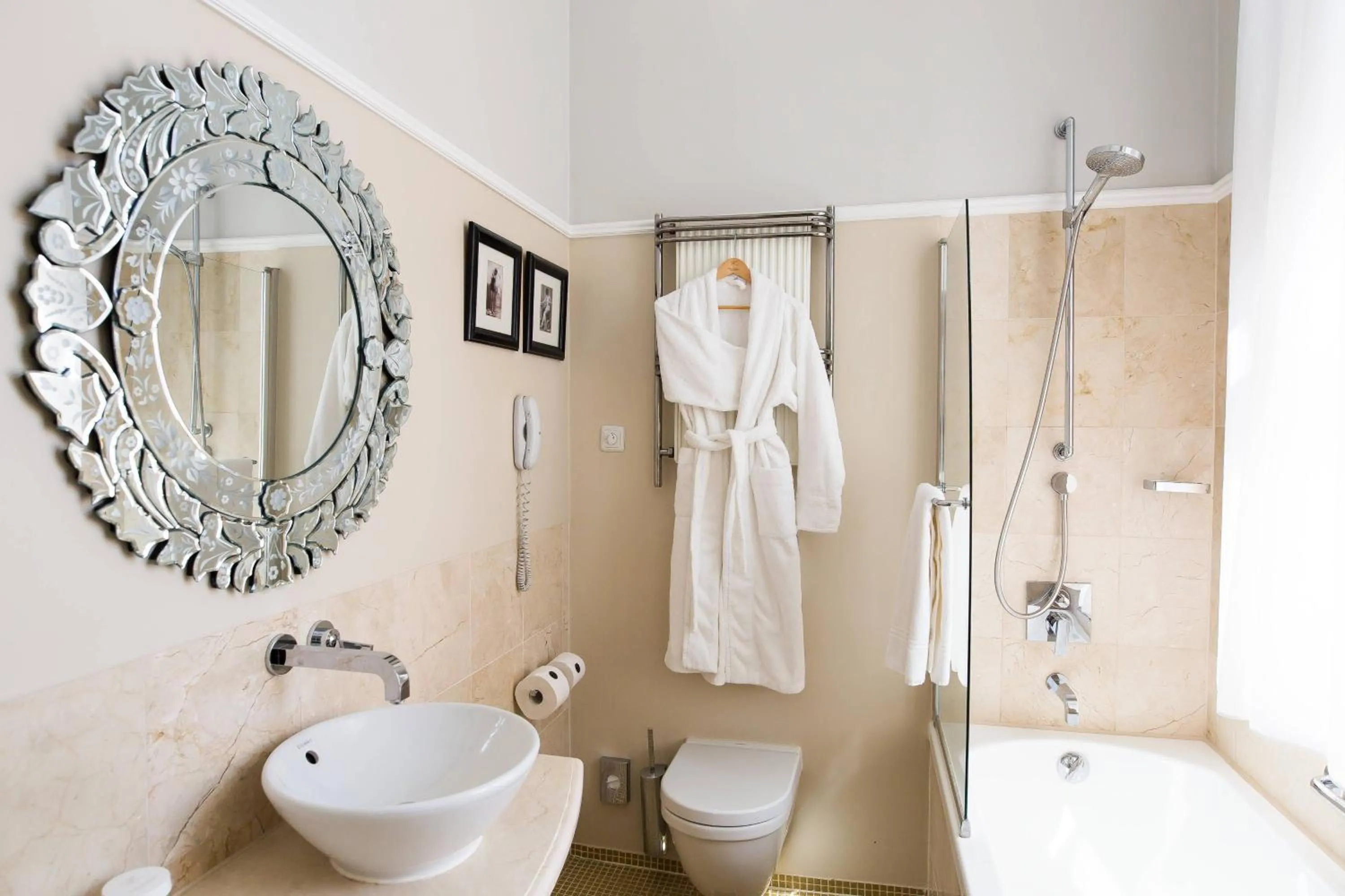 Bathroom in Hotel Telegraaf, Autograph Collection