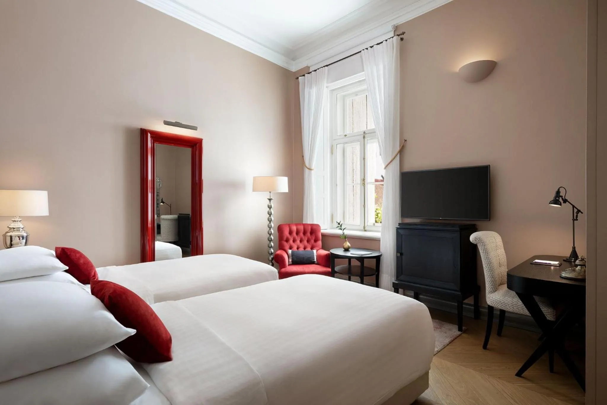 Bedroom, Bed in Hotel Telegraaf, Autograph Collection