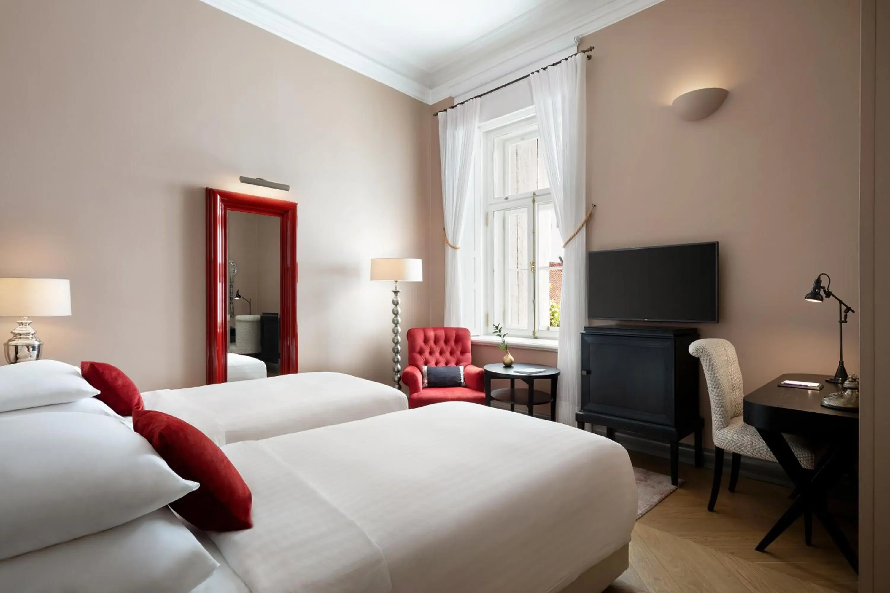 Bed in Hotel Telegraaf, Autograph Collection Bed in Hotel Telegraaf, Autograph Collection