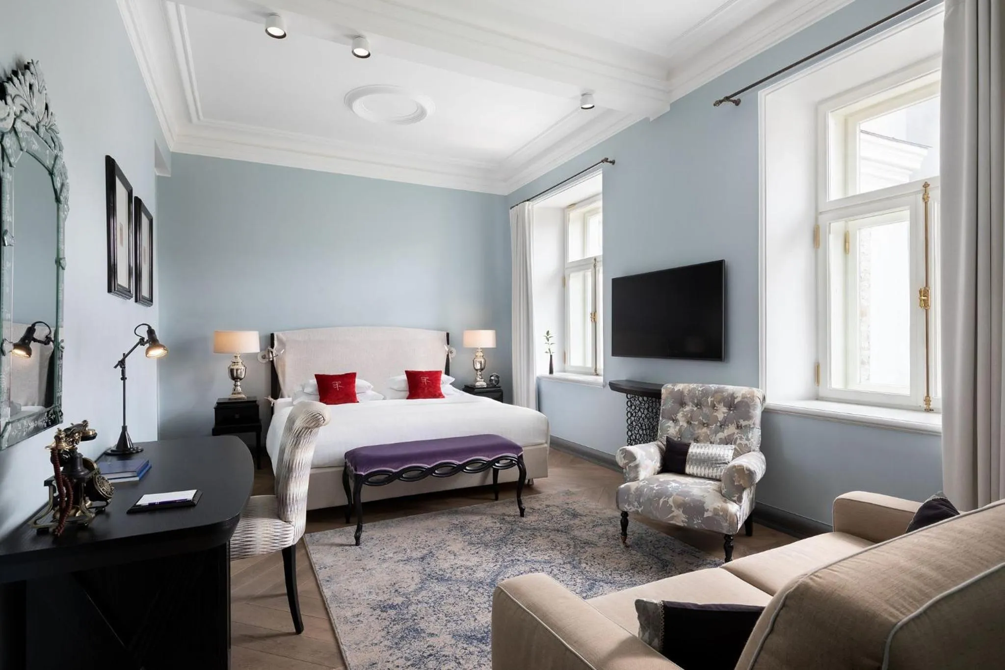 Photo of the whole room, Bed in Hotel Telegraaf, Autograph Collection