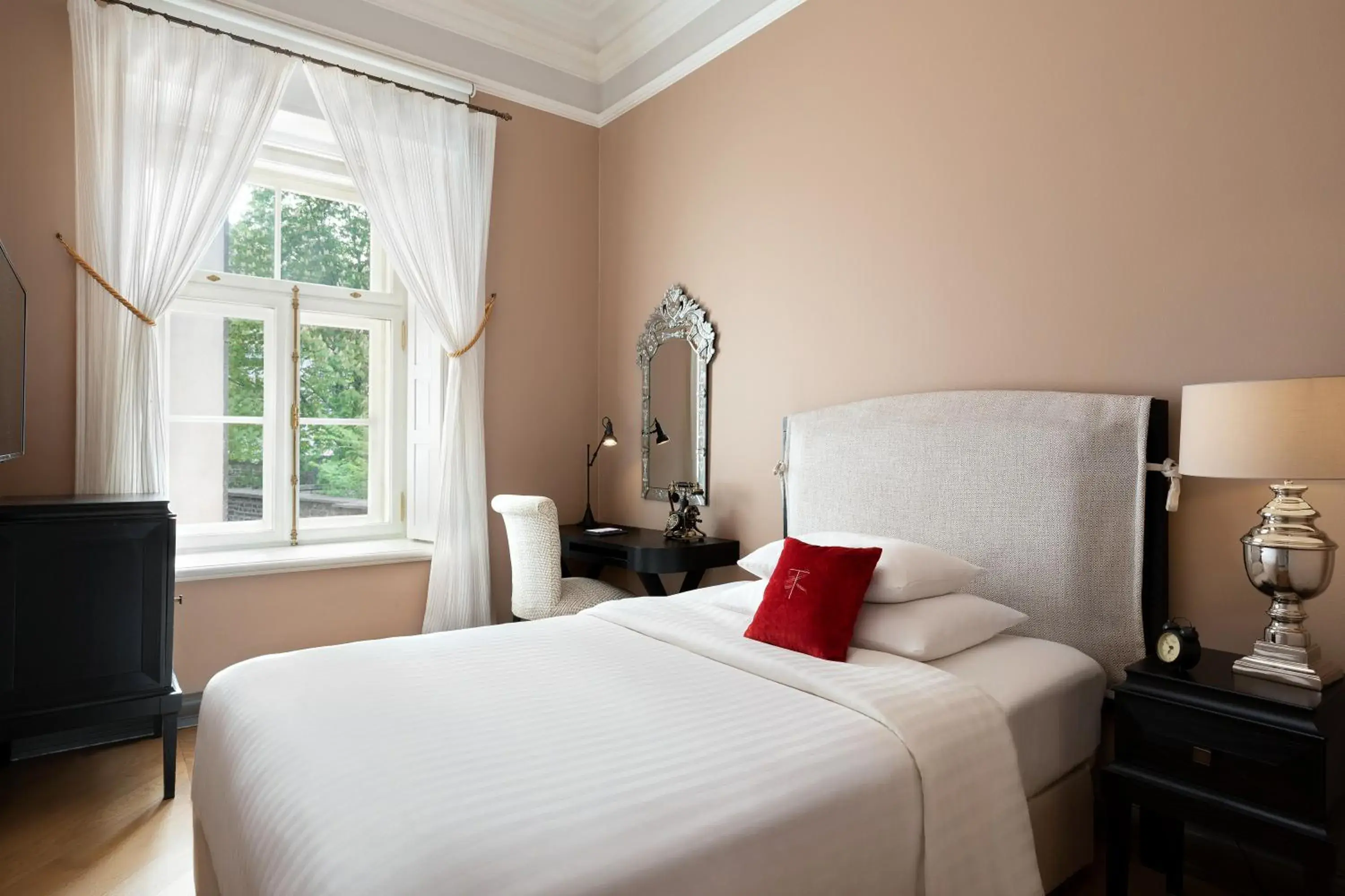 Cozy Comfort, Guest room, 1 Double, Courtyard view in Hotel Telegraaf, Autograph Collection Cozy Comfort, Guest room, 1 Double, Courtyard view in Hotel Telegraaf, Autograph Collection
