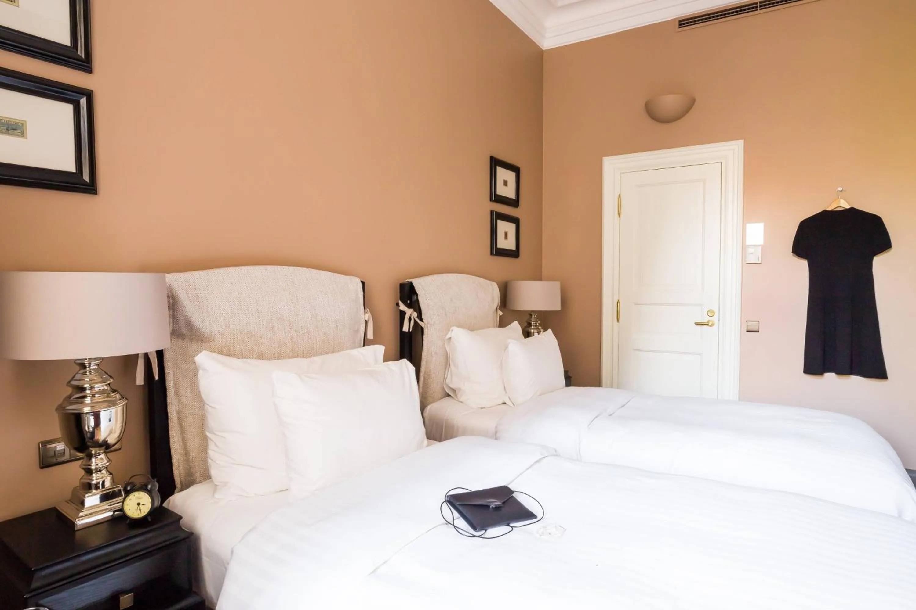 Photo of the whole room, Bed in Hotel Telegraaf, Autograph Collection