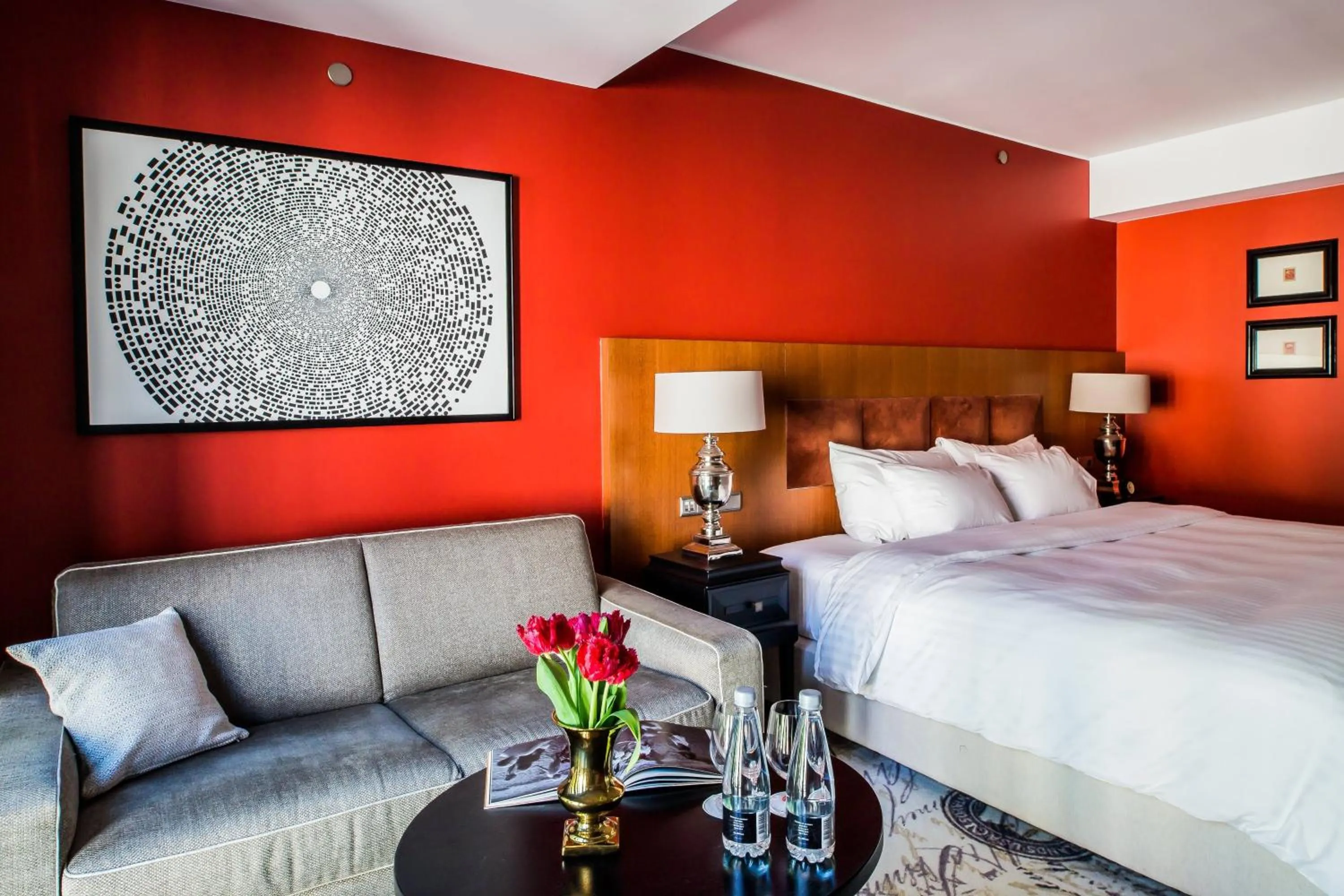 Photo of the whole room, Bed in Hotel Telegraaf, Autograph Collection