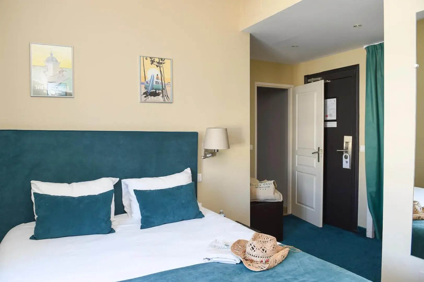 Comfort Double Room in The Originals Boutique Hôtel La Villa Ouest & Spa Comfort Double Room in The Originals Boutique Hôtel La Villa Ouest & Spa