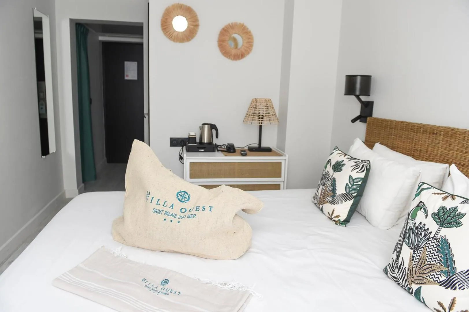 Bed in The Originals Boutique Hôtel La Villa Ouest & Spa