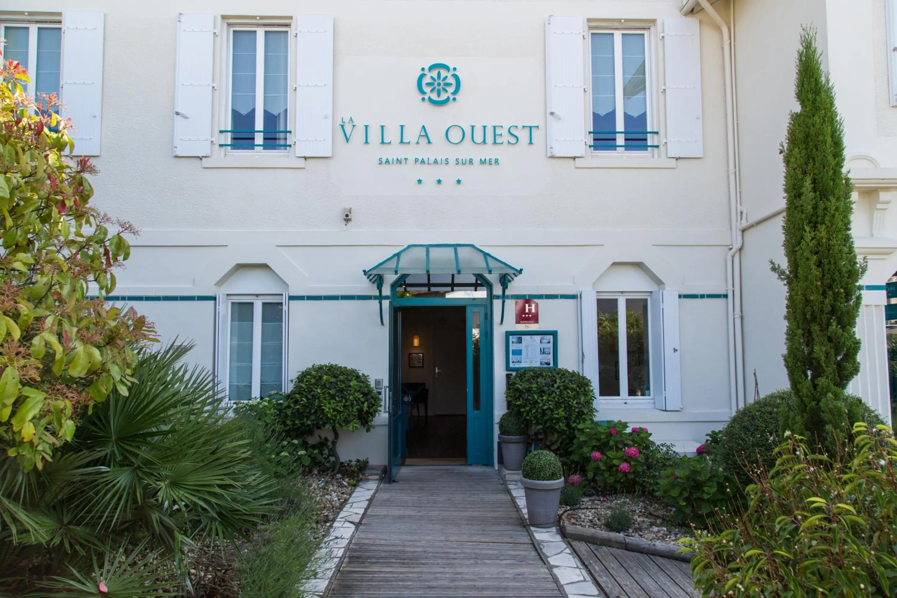 Facade/entrance in The Originals Boutique Hôtel La Villa Ouest & Spa
