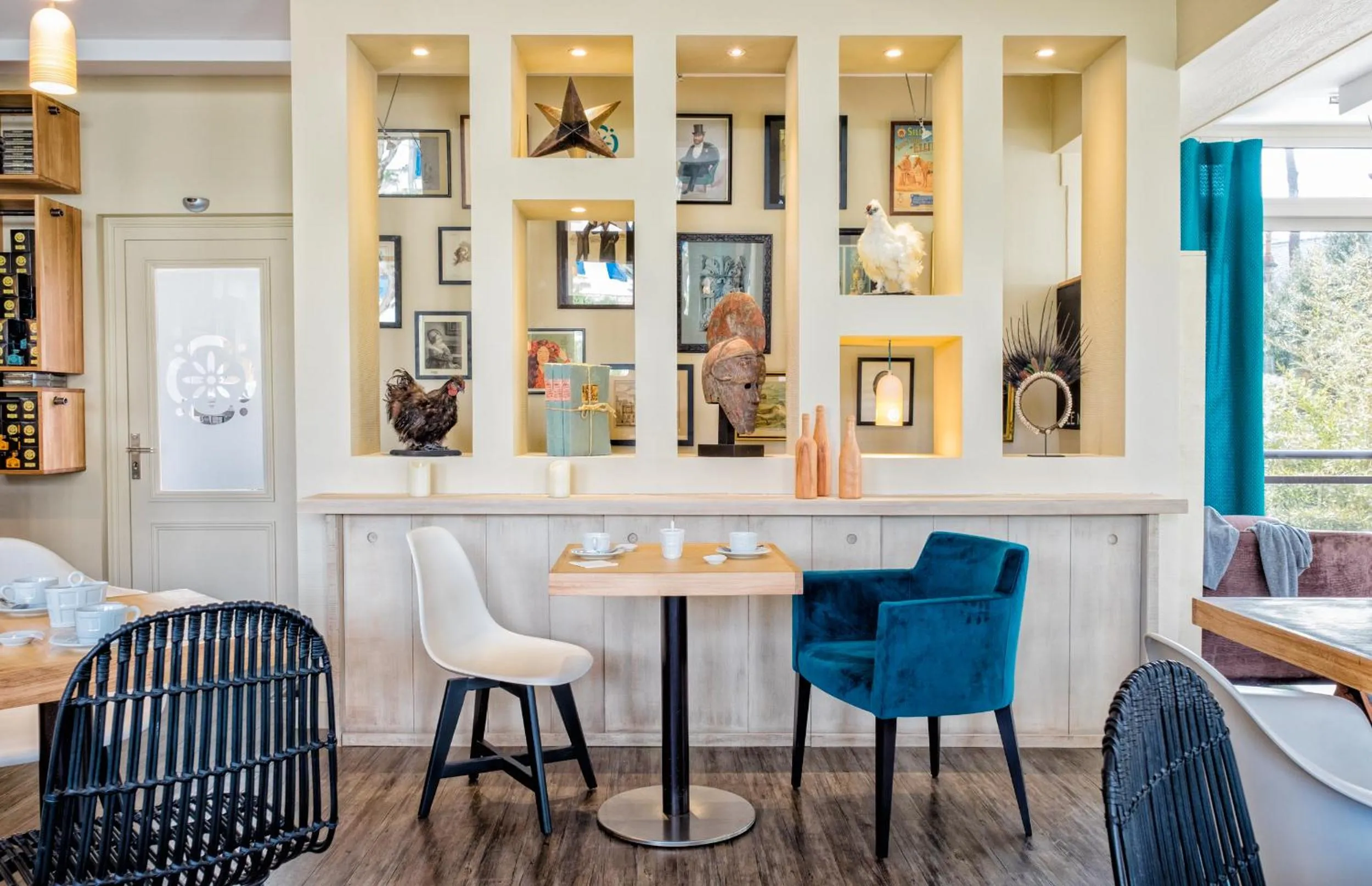 Communal lounge/ TV room in The Originals Boutique Hôtel La Villa Ouest & Spa