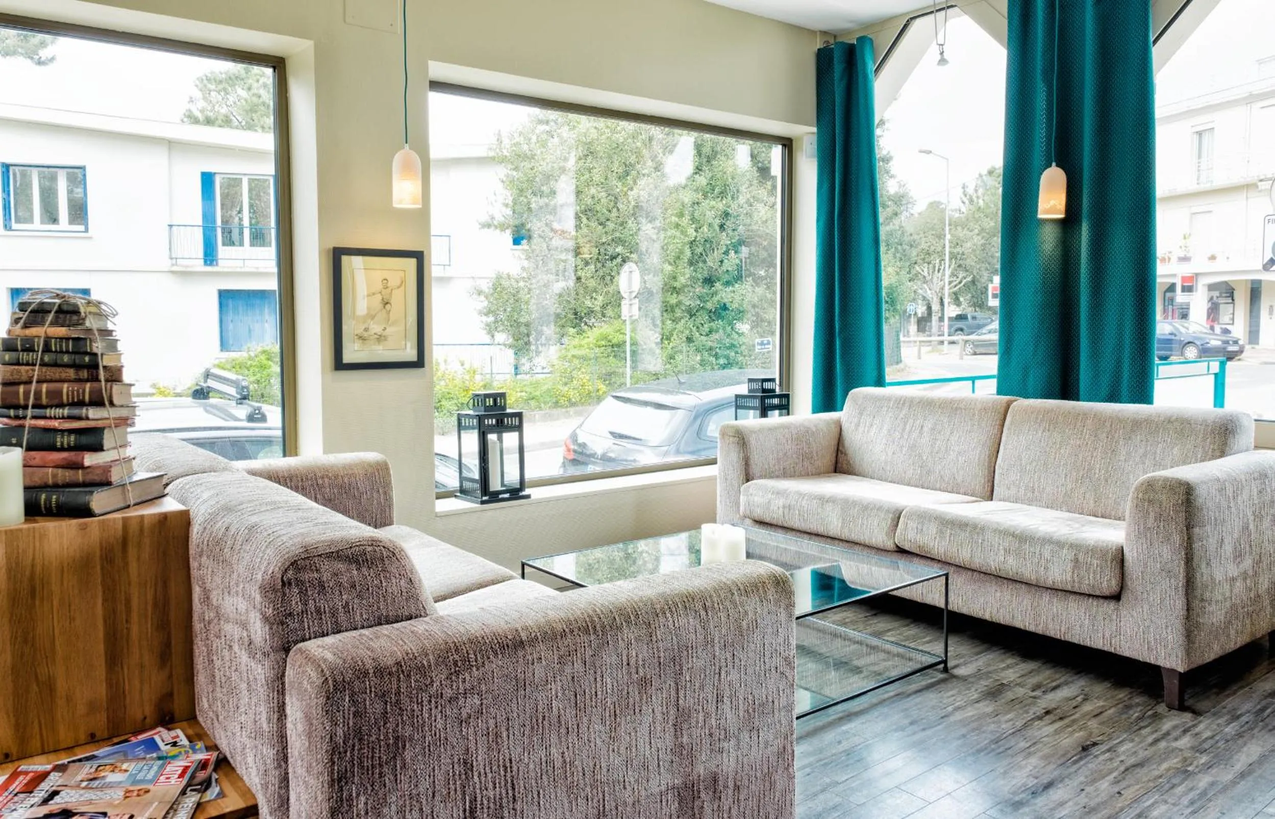 Library in The Originals Boutique Hôtel La Villa Ouest & Spa