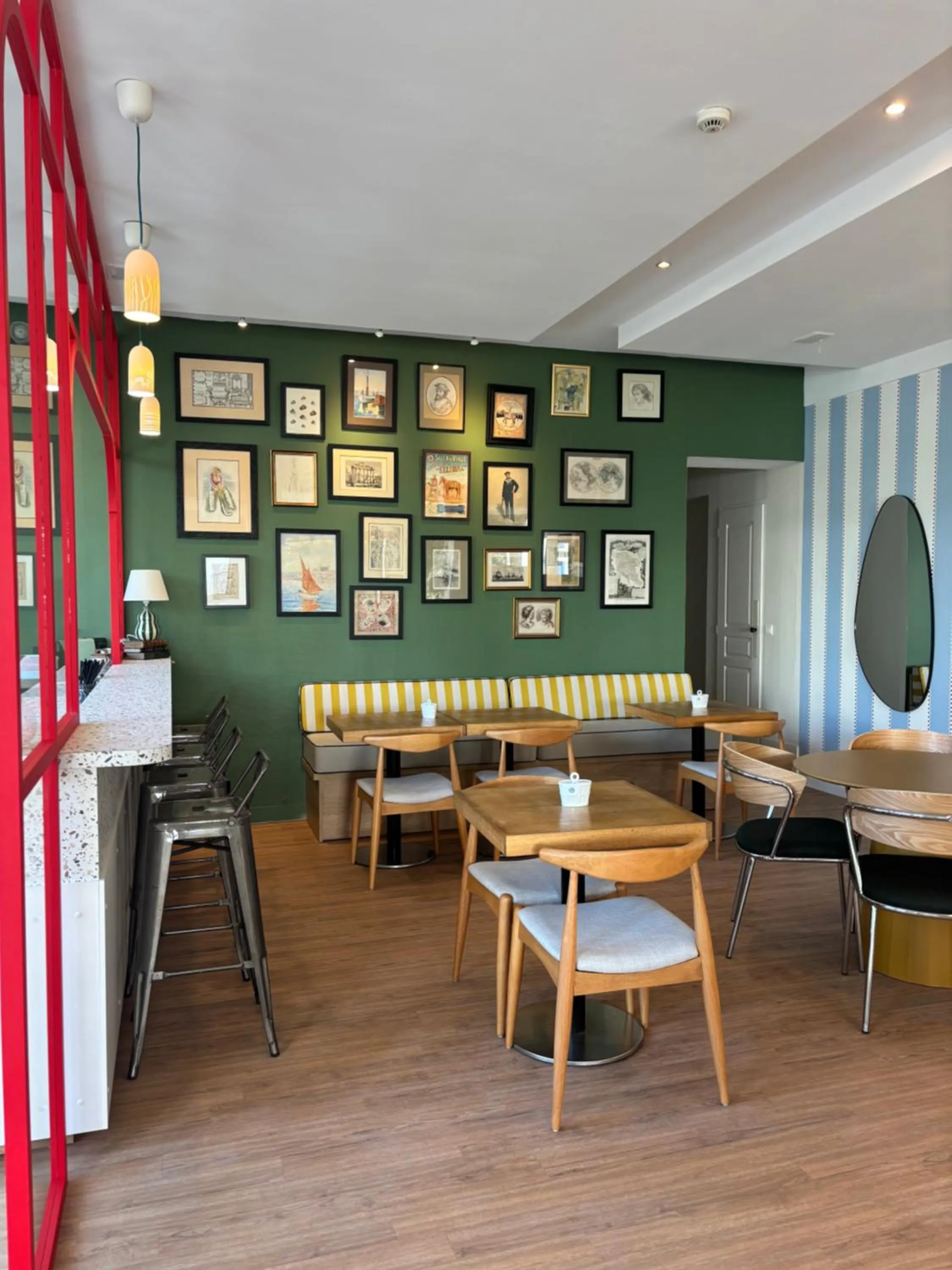 Breakfast in The Originals Boutique Hôtel La Villa Ouest & Spa