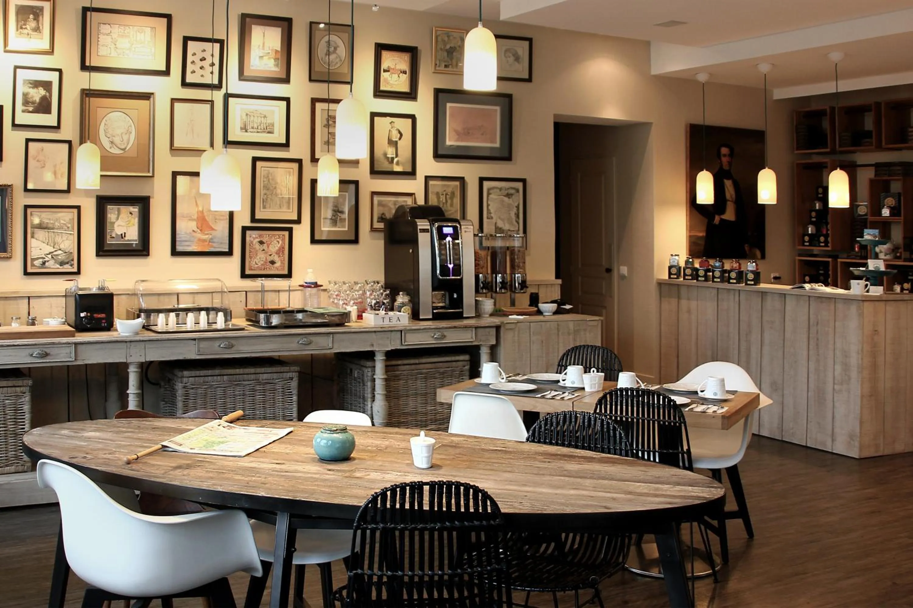 Lounge or bar in The Originals Boutique Hôtel La Villa Ouest & Spa