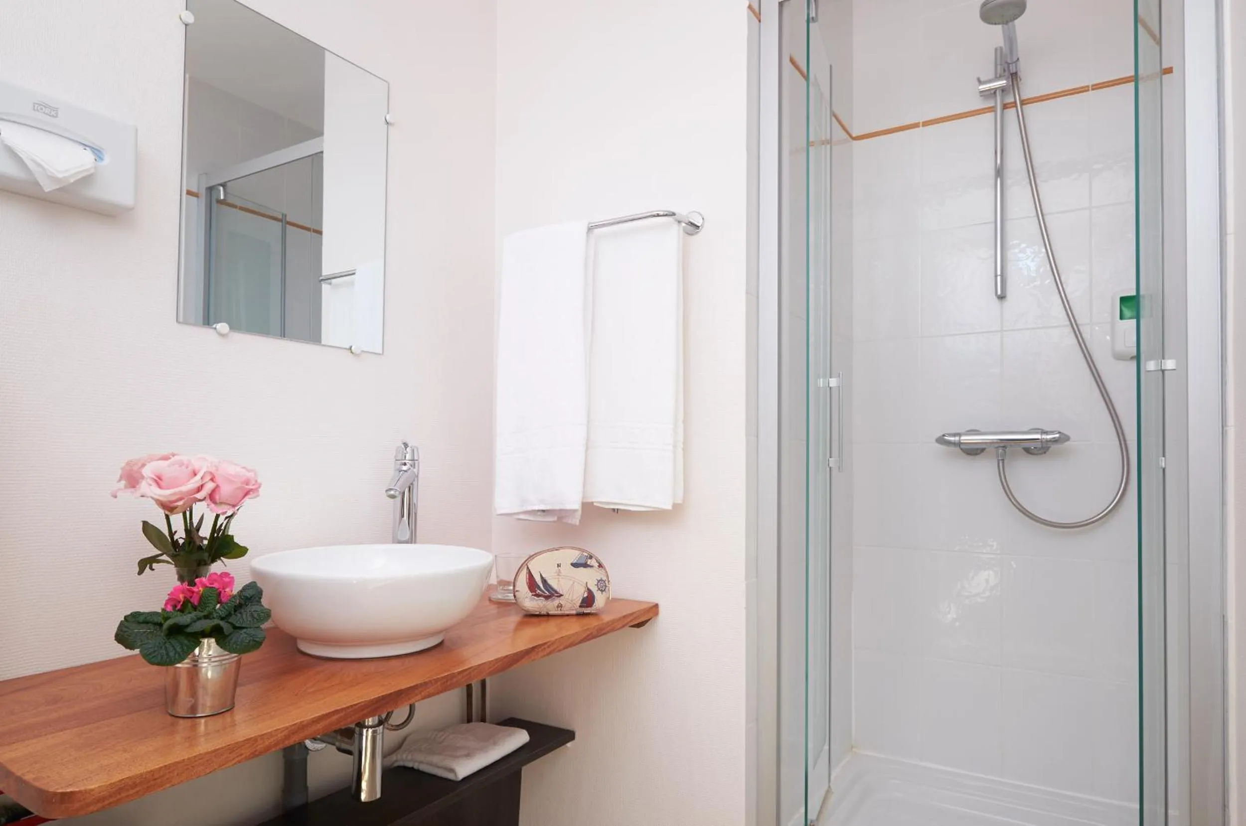 Bathroom in The Originals Boutique Hôtel La Villa Ouest & Spa