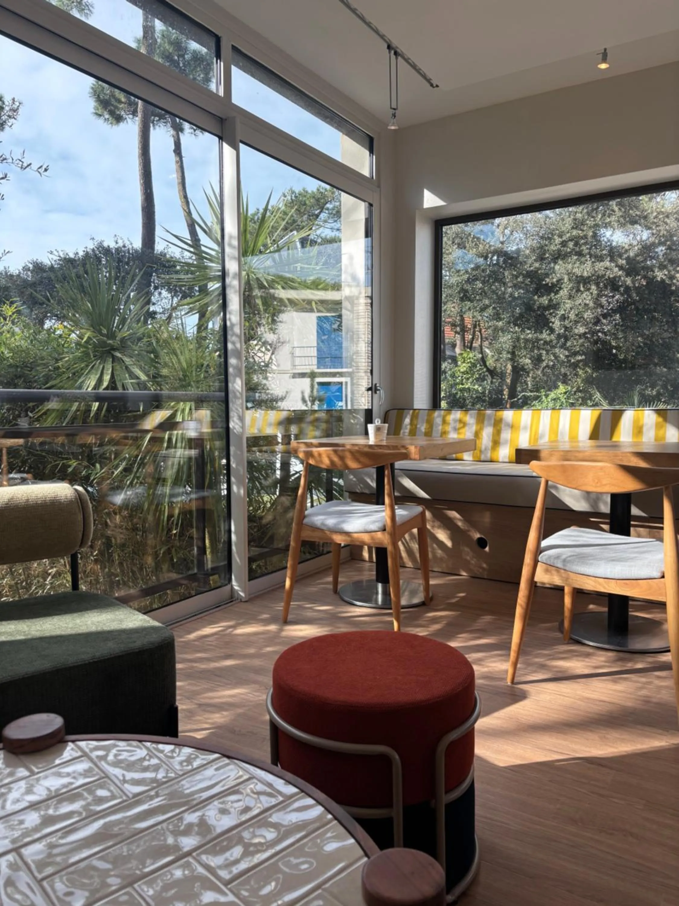 Breakfast in The Originals Boutique Hôtel La Villa Ouest & Spa