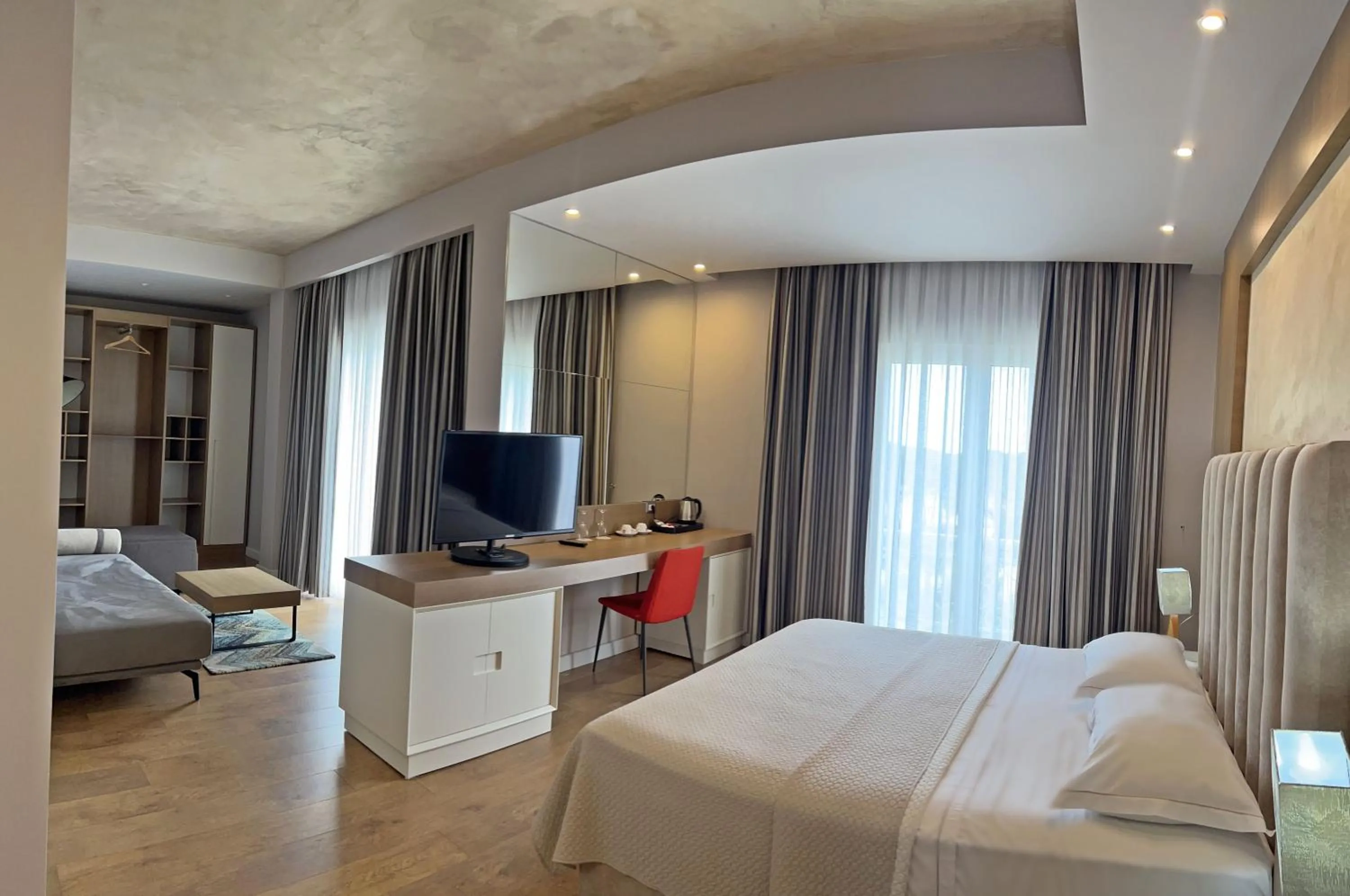 Communal lounge/ TV room, Bed in Sandy Beach Resort