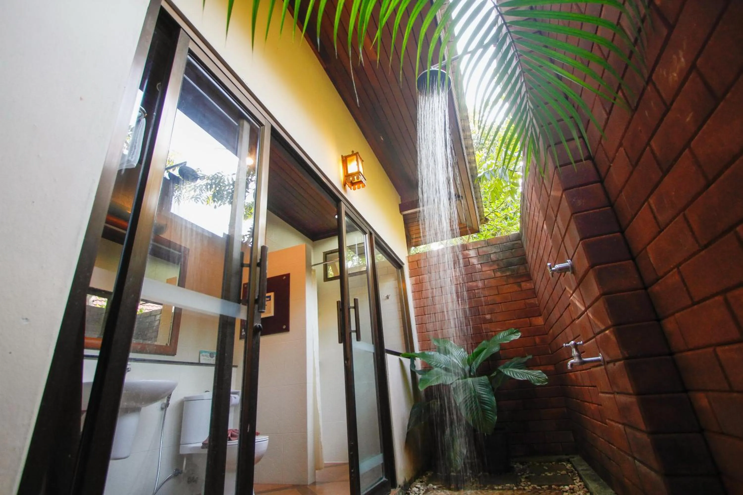 Shower in Baan Grood Arcadia Resort & Spa