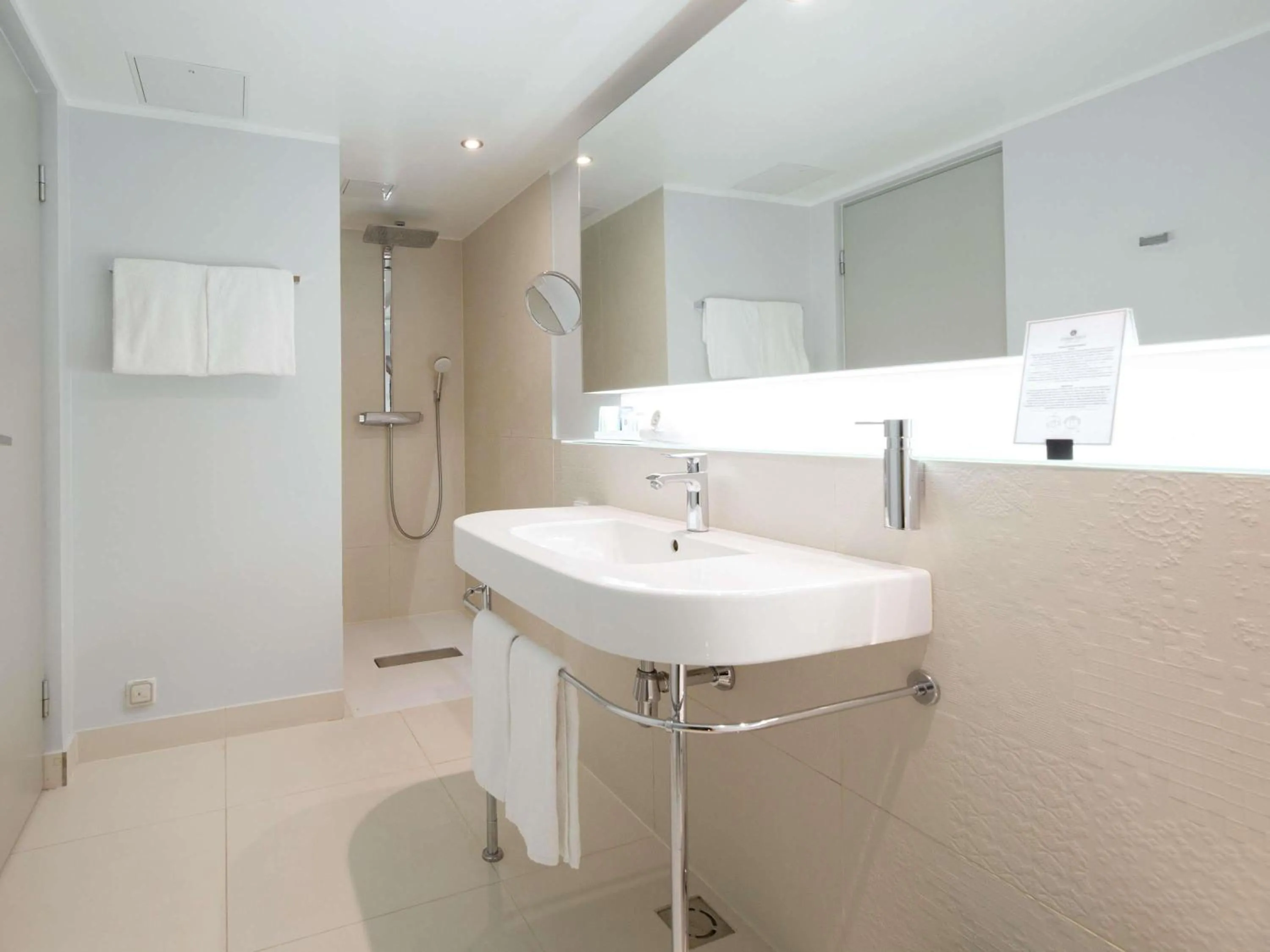 Bedroom in ibis Styles Tallinn