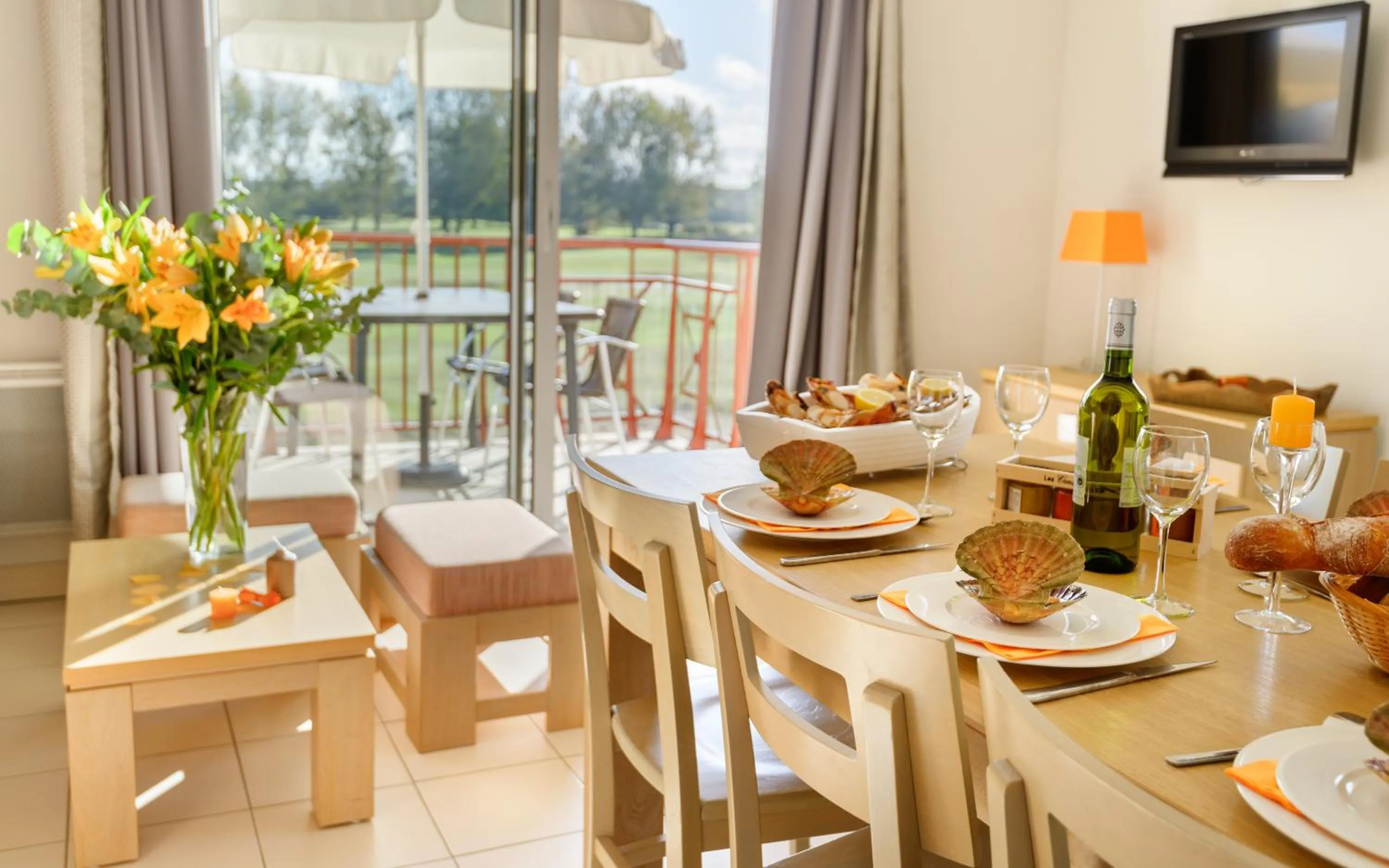 Dining area in Lagrange Vacances Cap Green