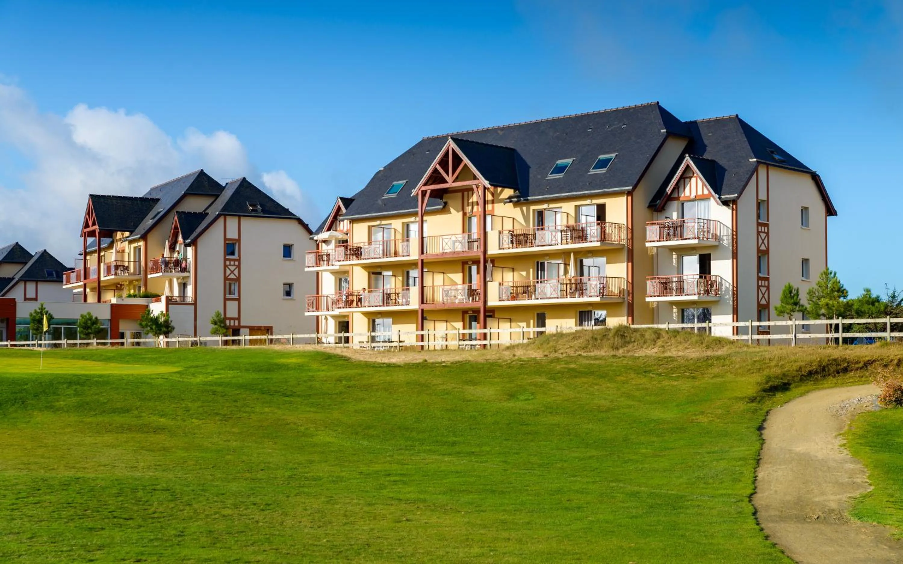 Facade/entrance in Lagrange Vacances Cap Green
