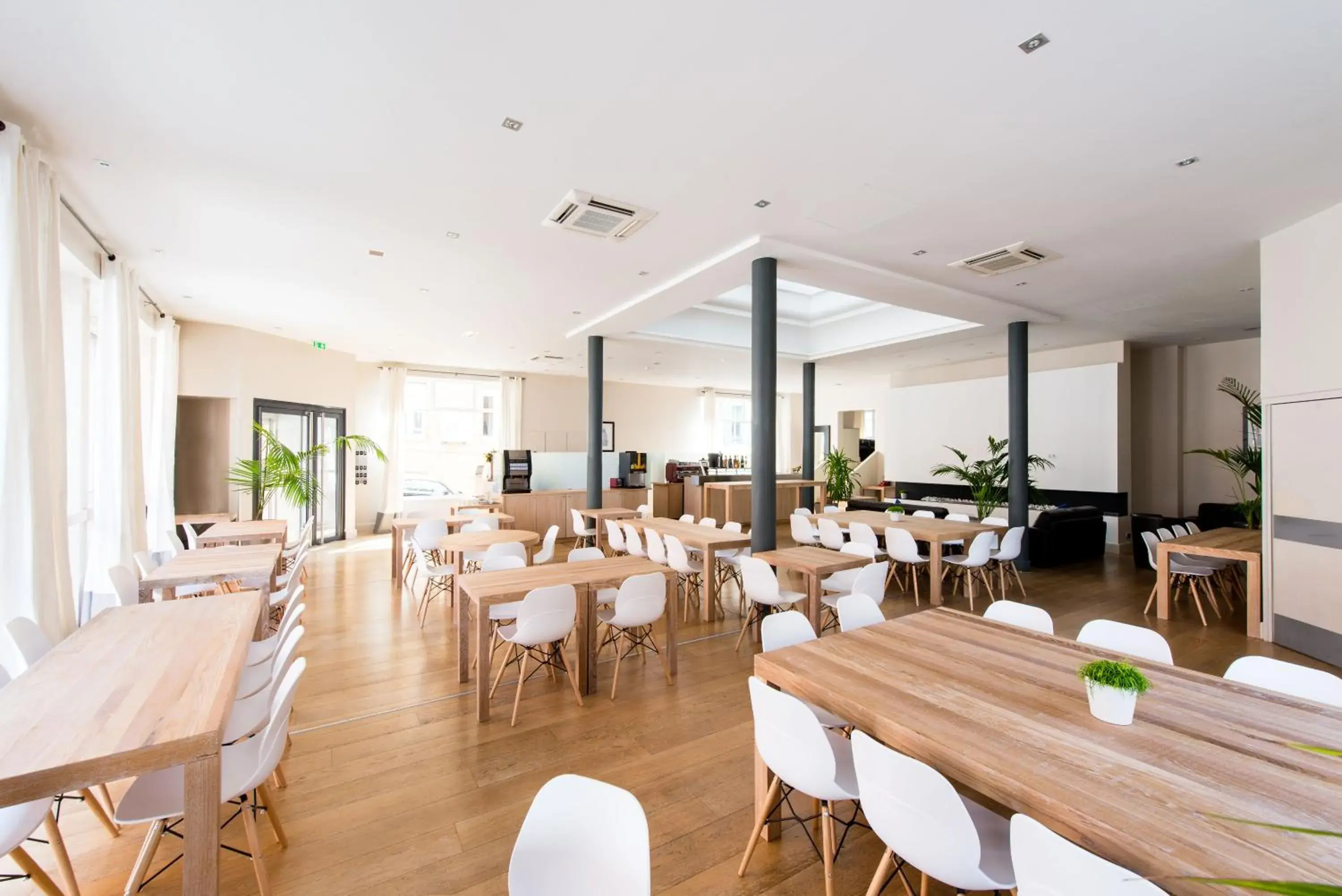 Restaurant/places to eat in Hôtel Atrium Restaurant/places to eat in Hôtel Atrium