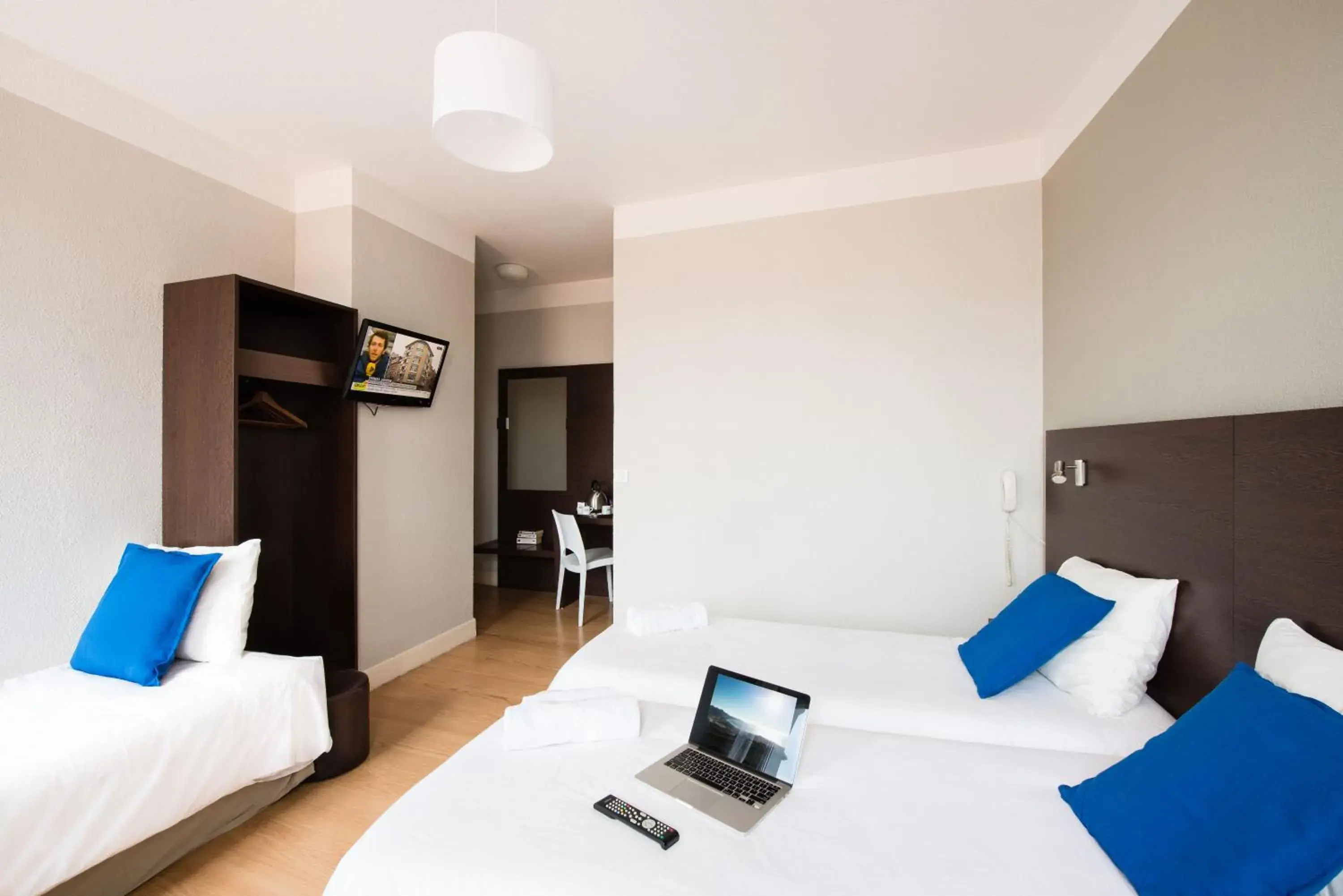 Photo of the whole room, Bed in Hôtel Atrium Photo of the whole room, Bed in Hôtel Atrium