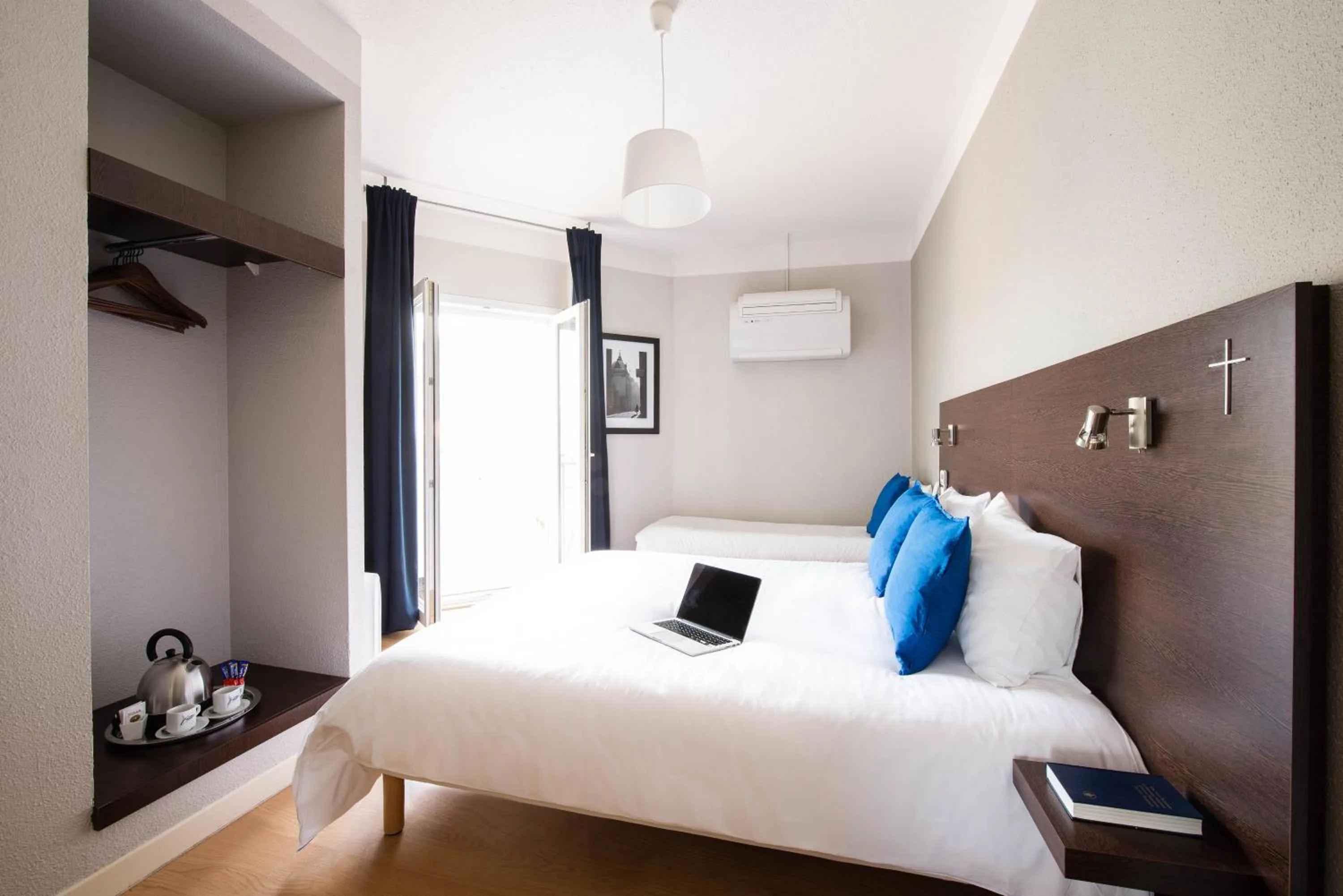 Photo of the whole room in Hôtel Atrium